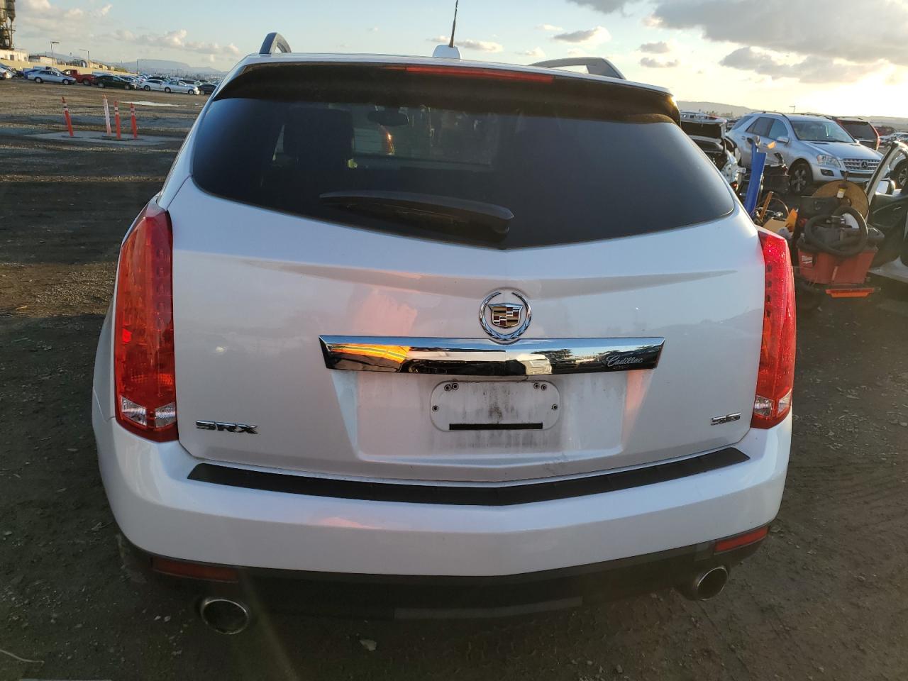 2015 Cadillac SRX VIN 3GYFNAE32FS560926 Copart auction photo, front end / side damage thumbnail 6