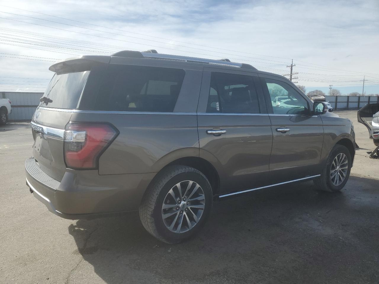 2018 Ford Expedition VIN 1FMJU2AT9JEA37268 Copart auction photo, rear end damage thumbnail 3