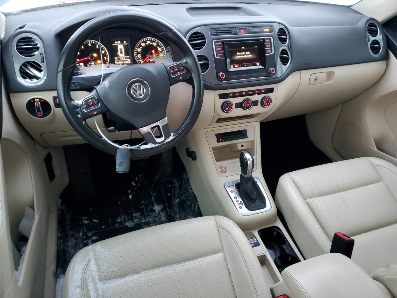 2016 Volkswagen Tiguan VIN WVGBV7AX0GW553409 Copart auction photo, rear end damage thumbnail 8