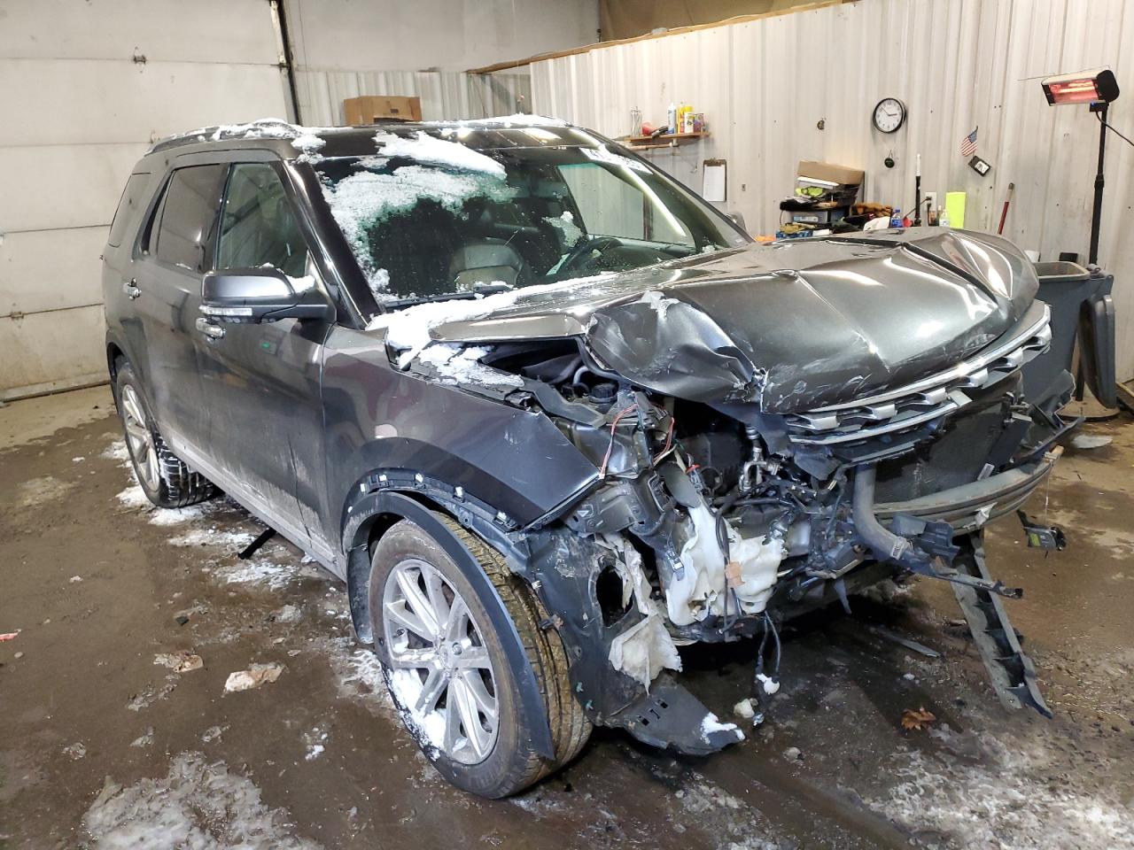 2016 Ford Explorer VIN 1FM5K8F87GGC49405 Copart auction photo, front end / minor dent/scratches damage thumbnail 4