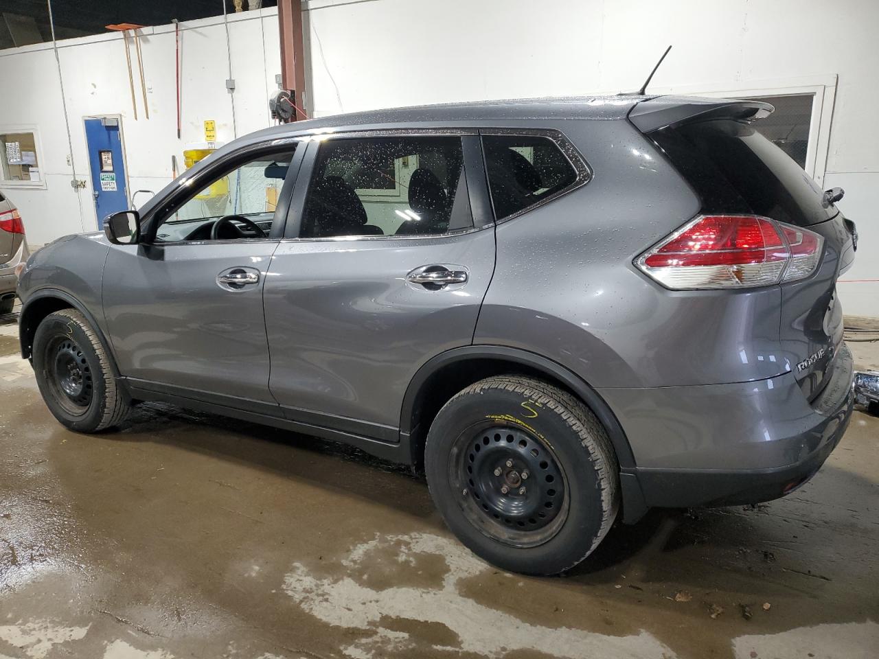 2015 Nissan Rogue VIN KNMAT2MVXFP579186 Copart auction photo, side / front end damage thumbnail 2