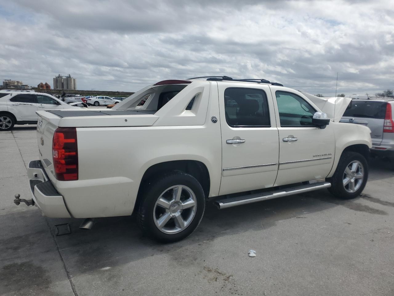 2013 Chevrolet Avalanche VIN 3GNMCGE06DG321043 Copart auction photo, front end damage thumbnail 3