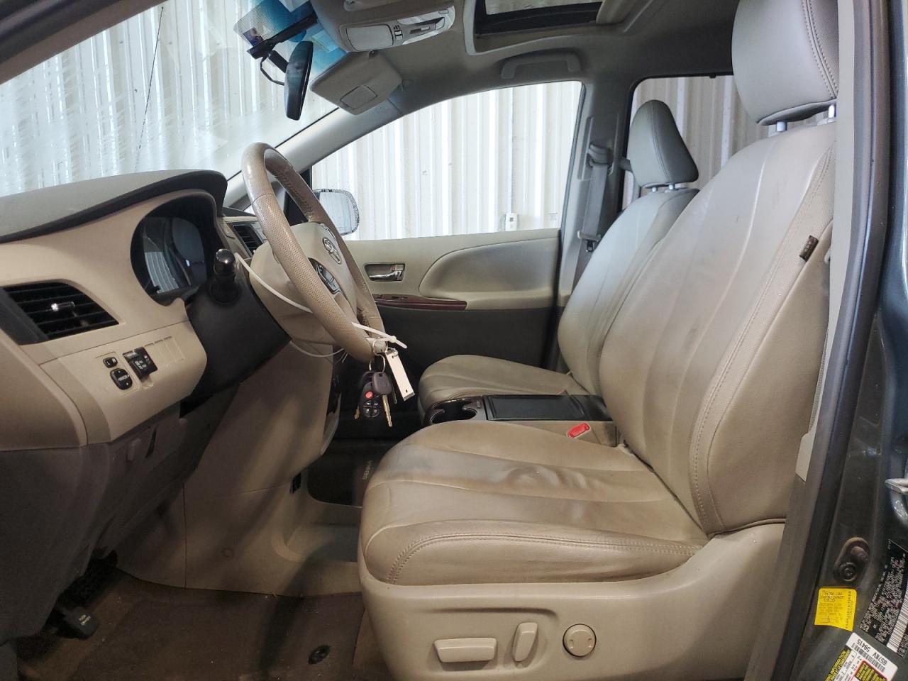 2013 Toyota Sienna VIN 5TDYK3DC8DS336985 Copart auction photo, front end damage thumbnail 7