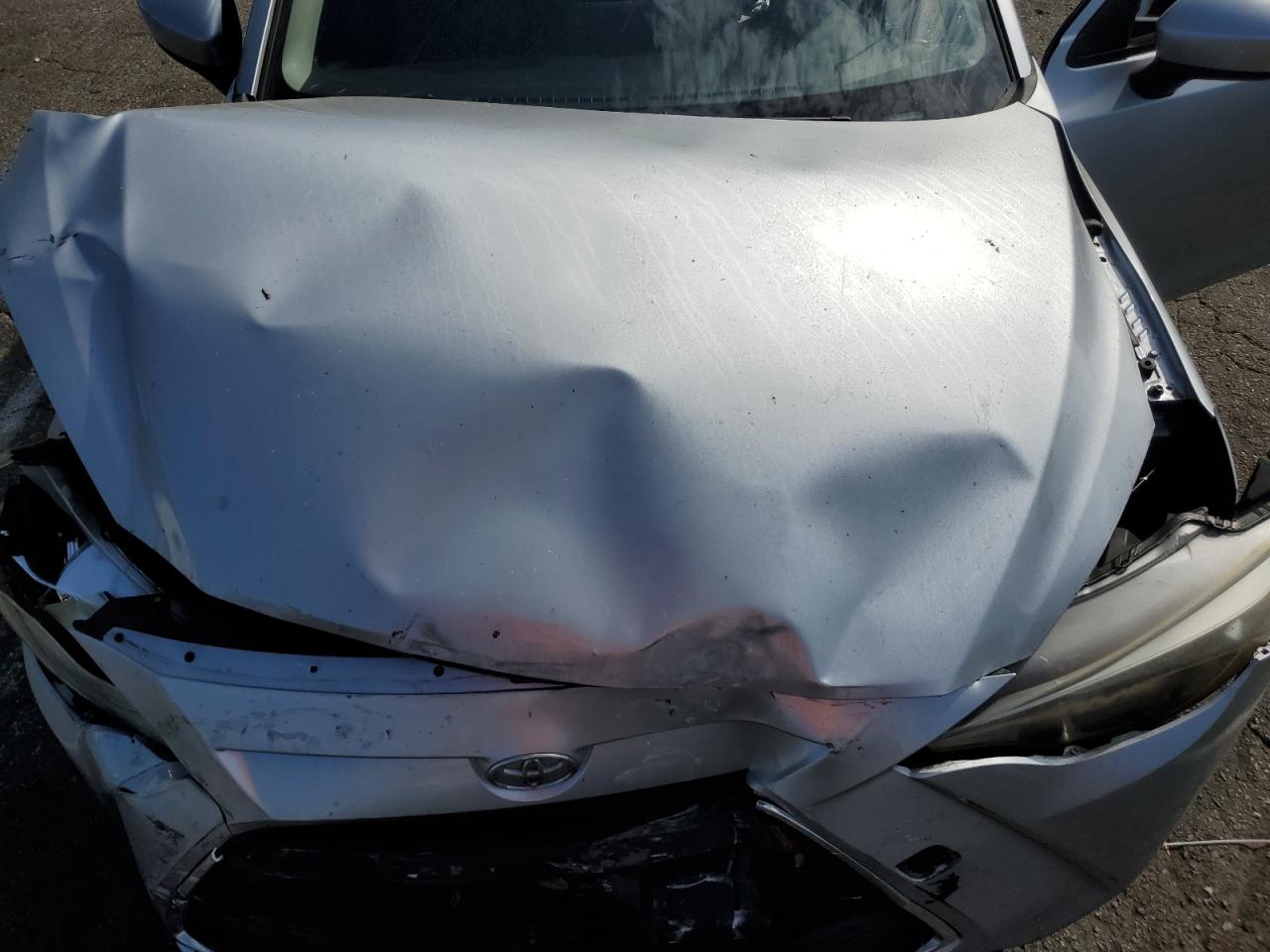 2018 Toyota Yaris VIN 3MYDLBYV2JY301074 Copart auction photo, front end / minor dent/scratches damage thumbnail 13