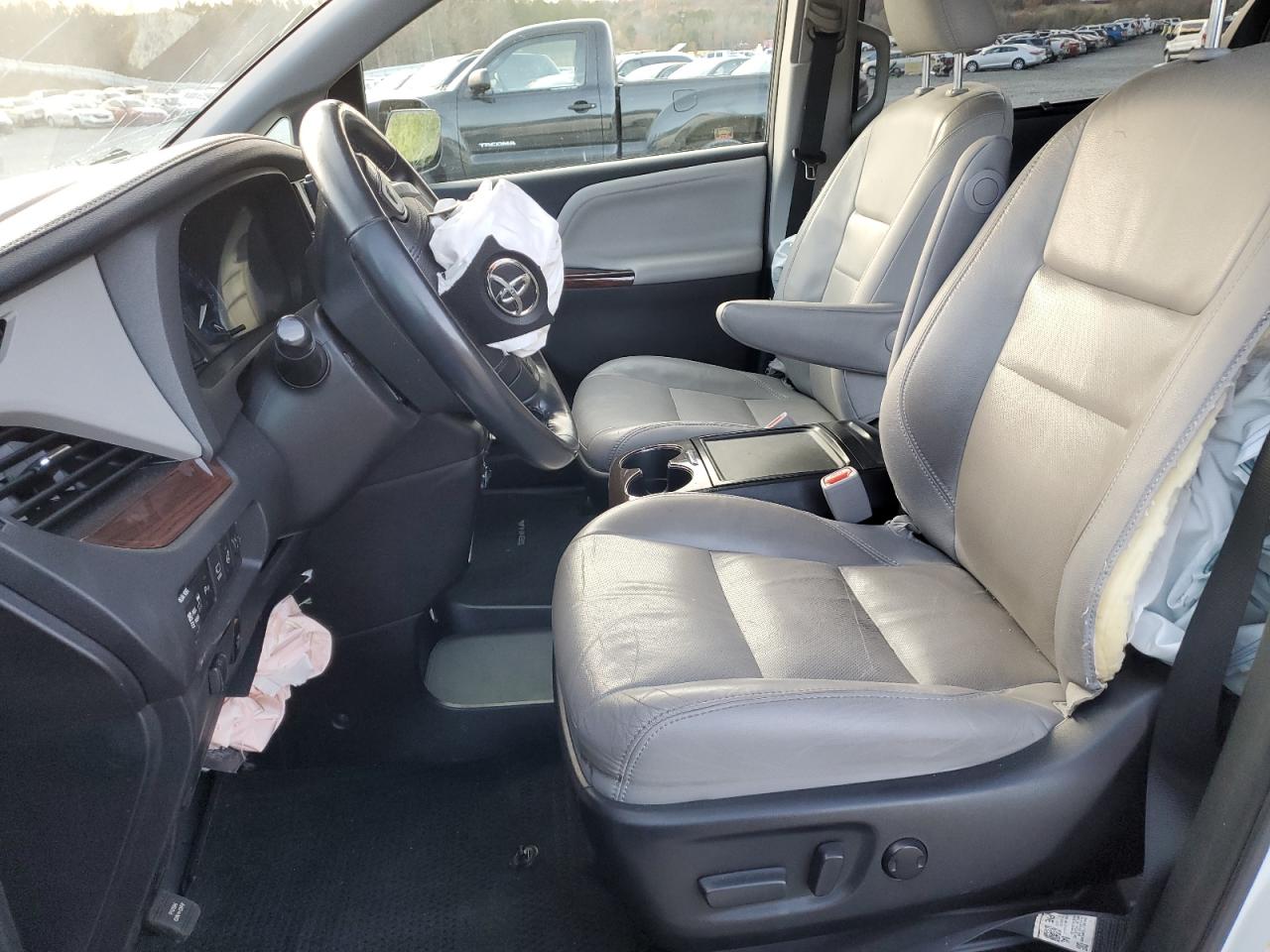 2018 Toyota Sienna VIN 5TDDZ3DC4JS197492 Copart auction photo, all over damage thumbnail 7