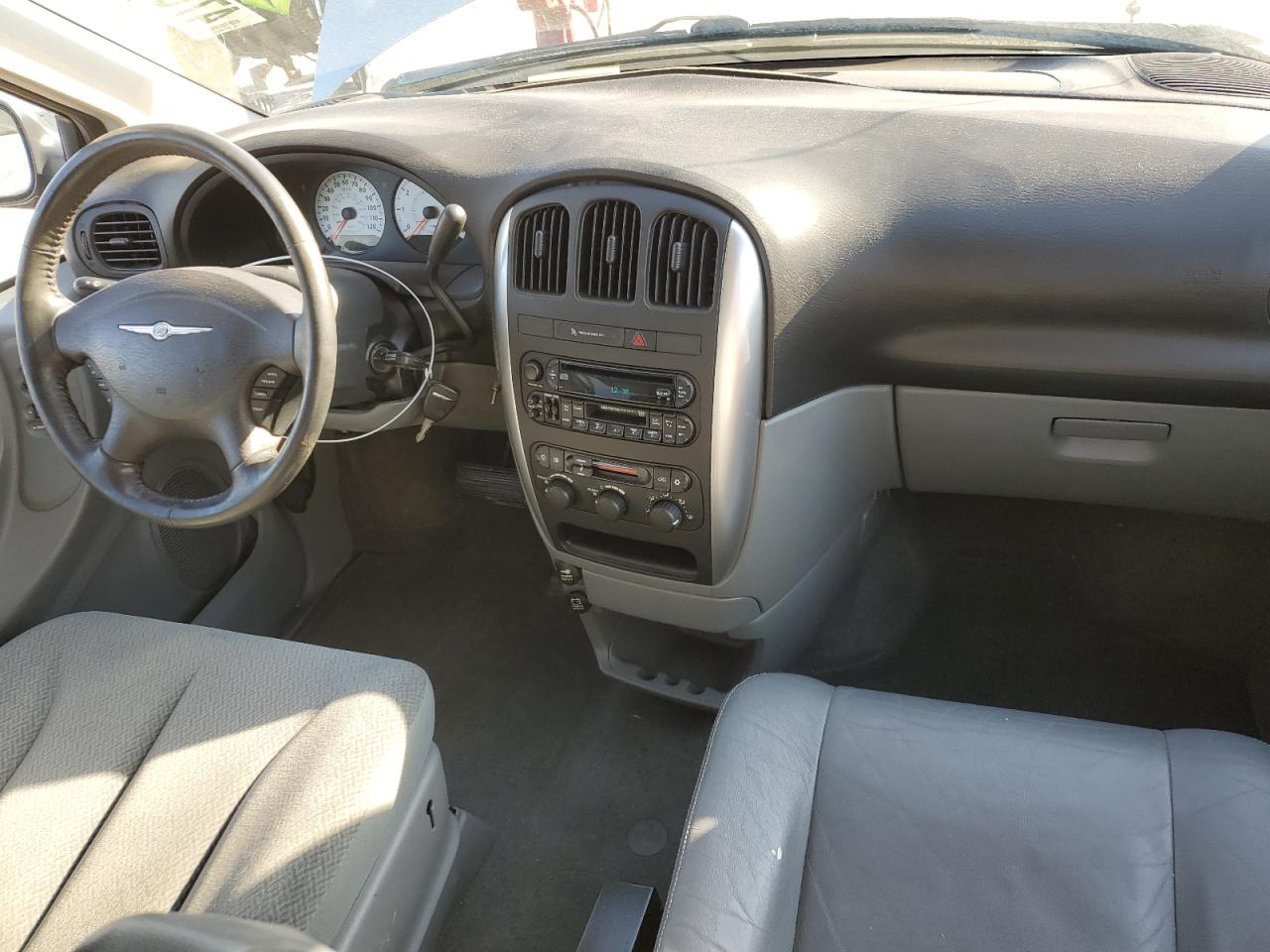 2005 Chrysler Town & Country VIN 2C4GP54L45R268140 Copart auction photo, rear end / minor dent/scratches damage thumbnail 8