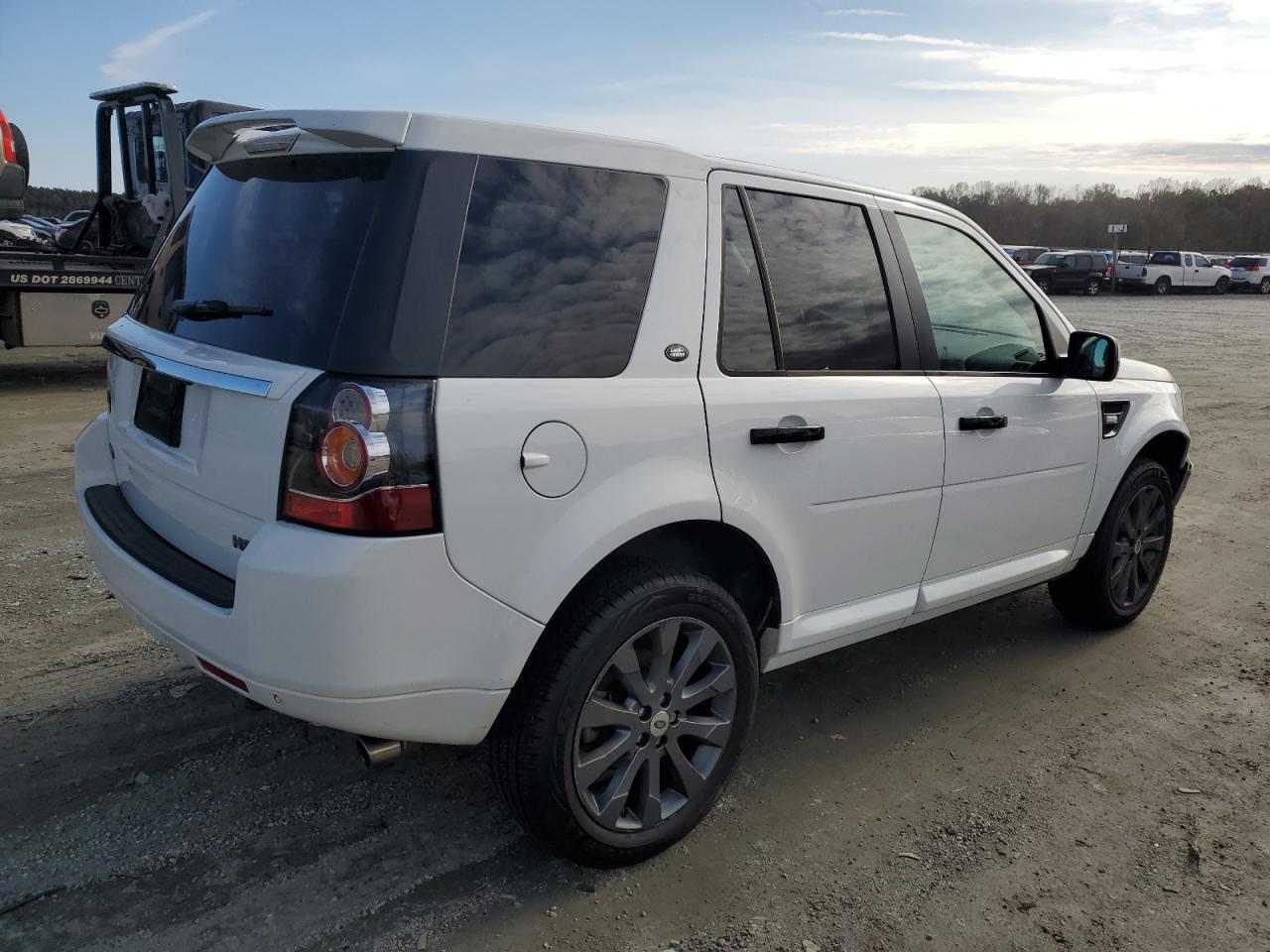 2014 Land Rover LR2 VIN SALFT2BG8EH410408 Copart auction photo, front end / side damage thumbnail 3