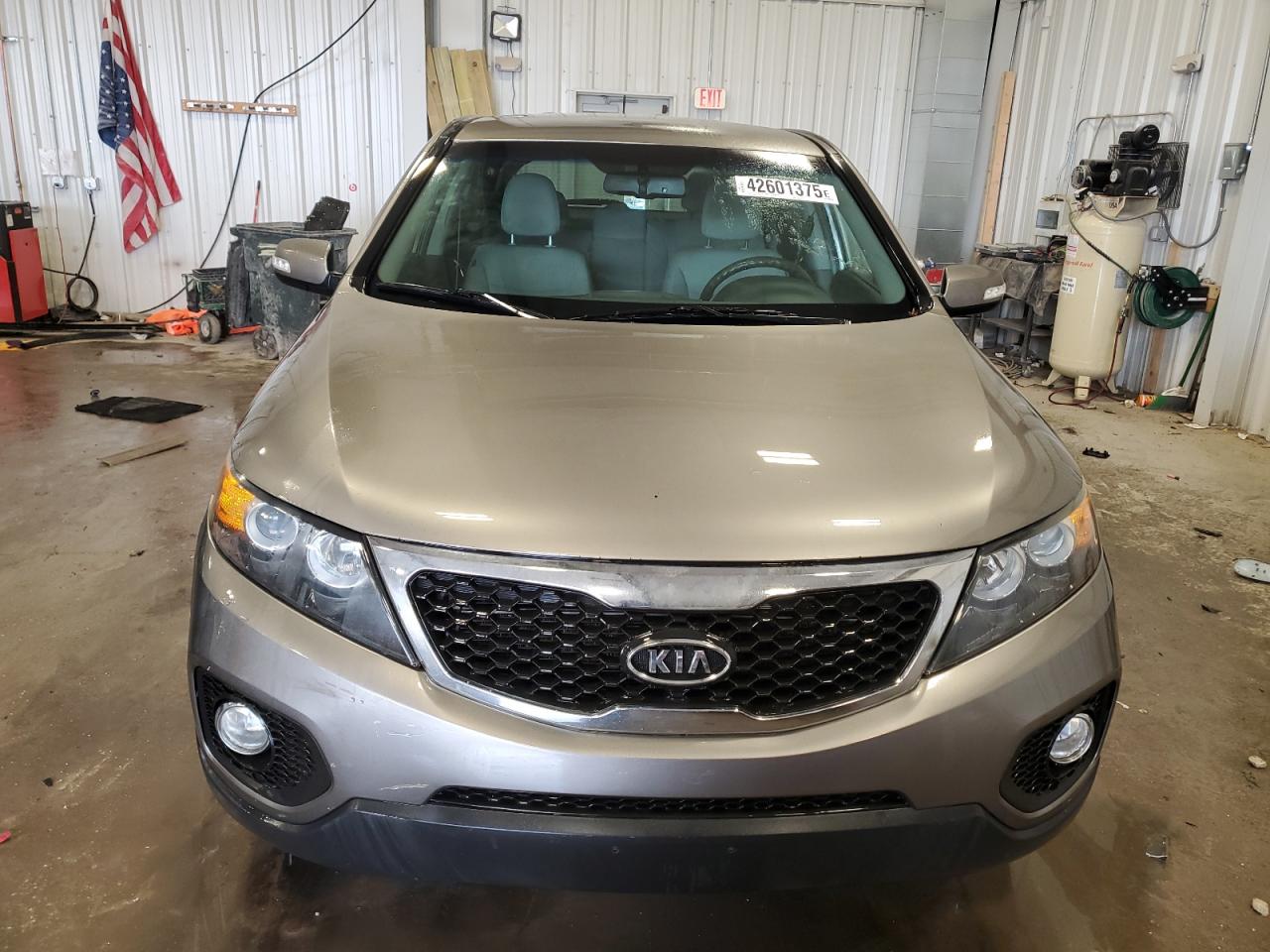 2013 KIA Sorento VIN 5XYKT3A10DG405204 Copart auction photo, side / front end damage thumbnail 5