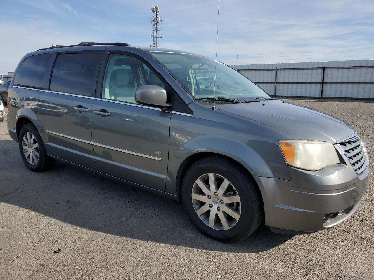2009 Chrysler Town & Country VIN 2A8HR54119R641615 Copart auction photo, minor dent/scratches damage thumbnail 4