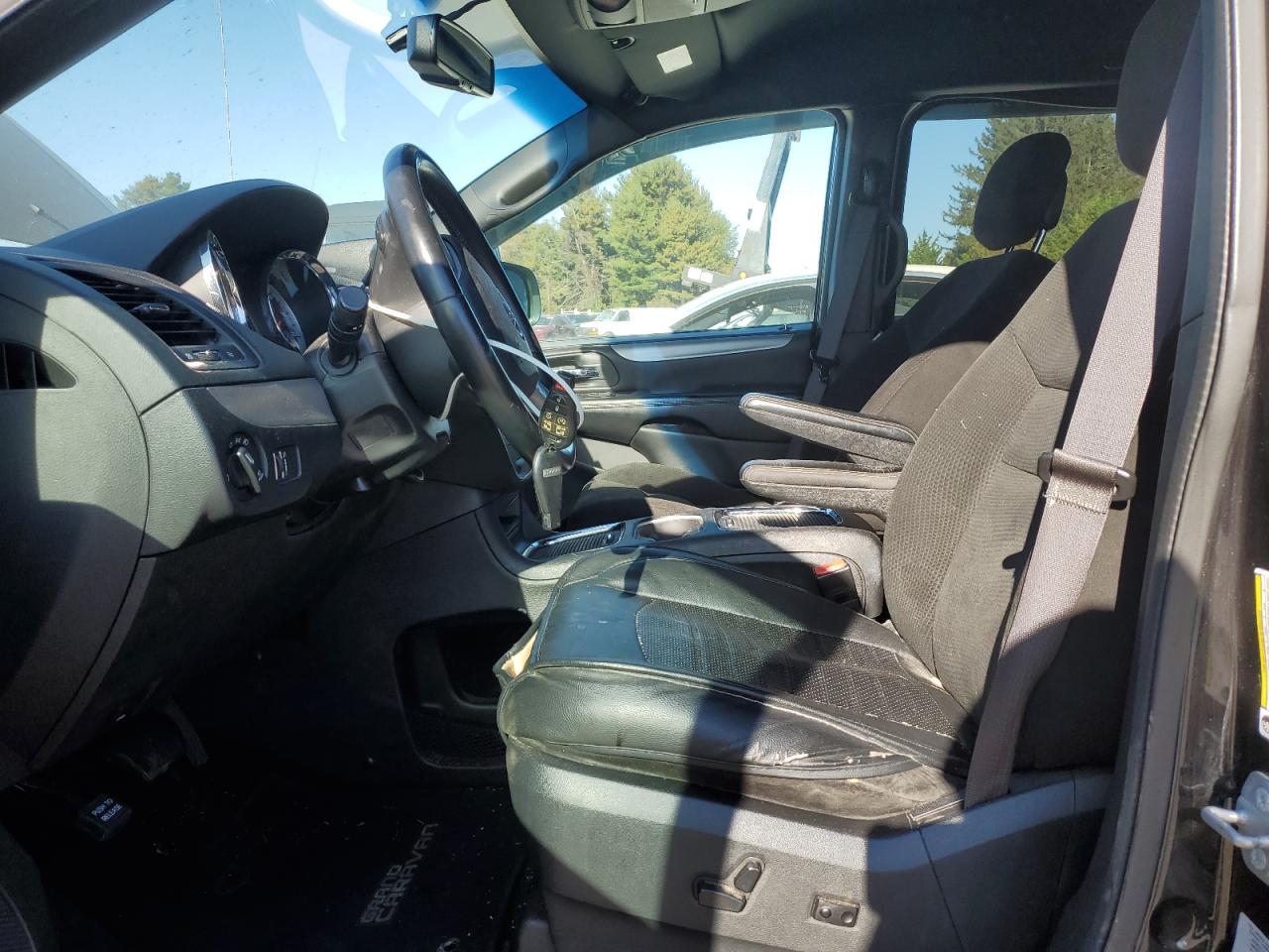2015 Dodge Caravan VIN 2C4RDGCG6FR625319 Copart auction photo, normal wear / minor dent/scratches damage thumbnail 7