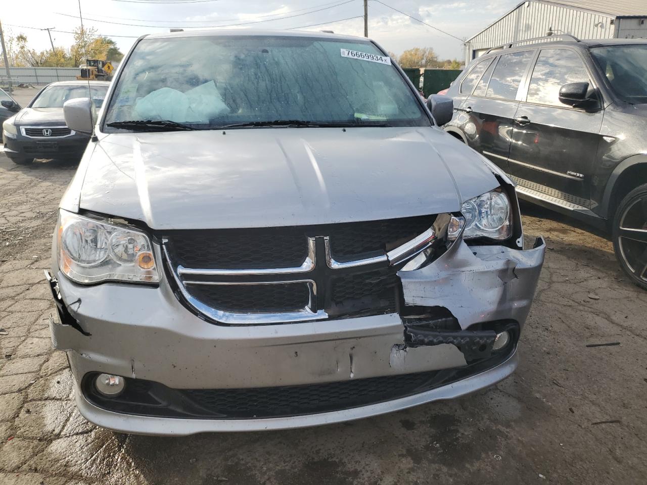 2016 Dodge Caravan VIN 2C4RDGCG4GR369344 Copart auction photo, front end damage thumbnail 5
