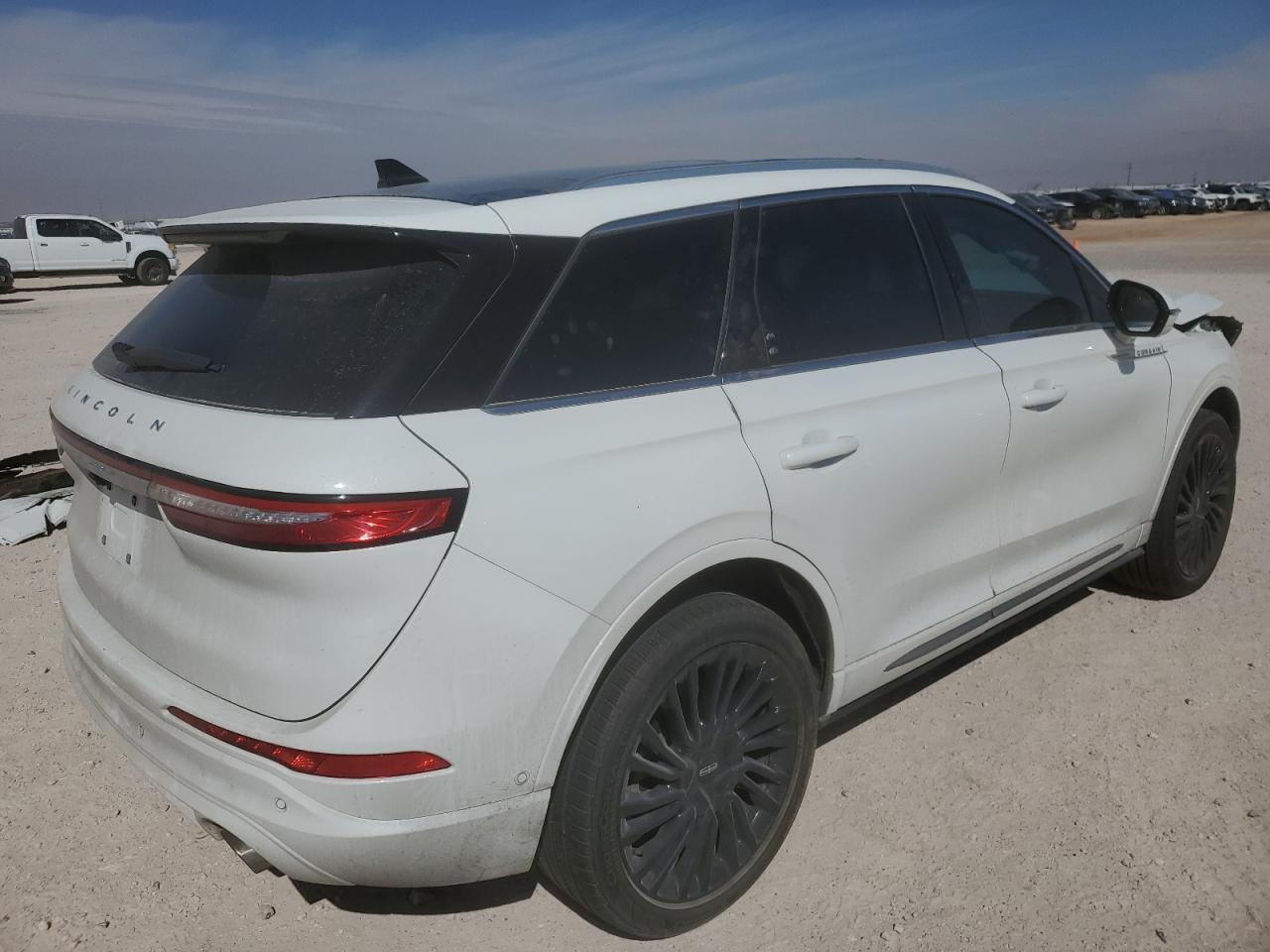2021 Lincoln Corsair VIN 5LMCJ2D96MUL21210 Copart auction photo, front end damage thumbnail 3
