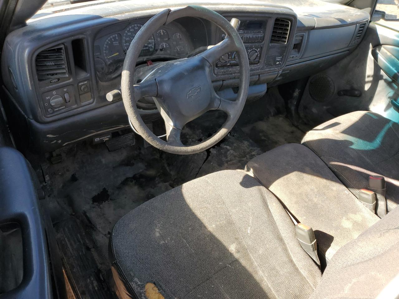 2000 Chevrolet Silverado VIN 1GCEC14W7YE202012 Copart auction photo, rear end / side damage thumbnail 8