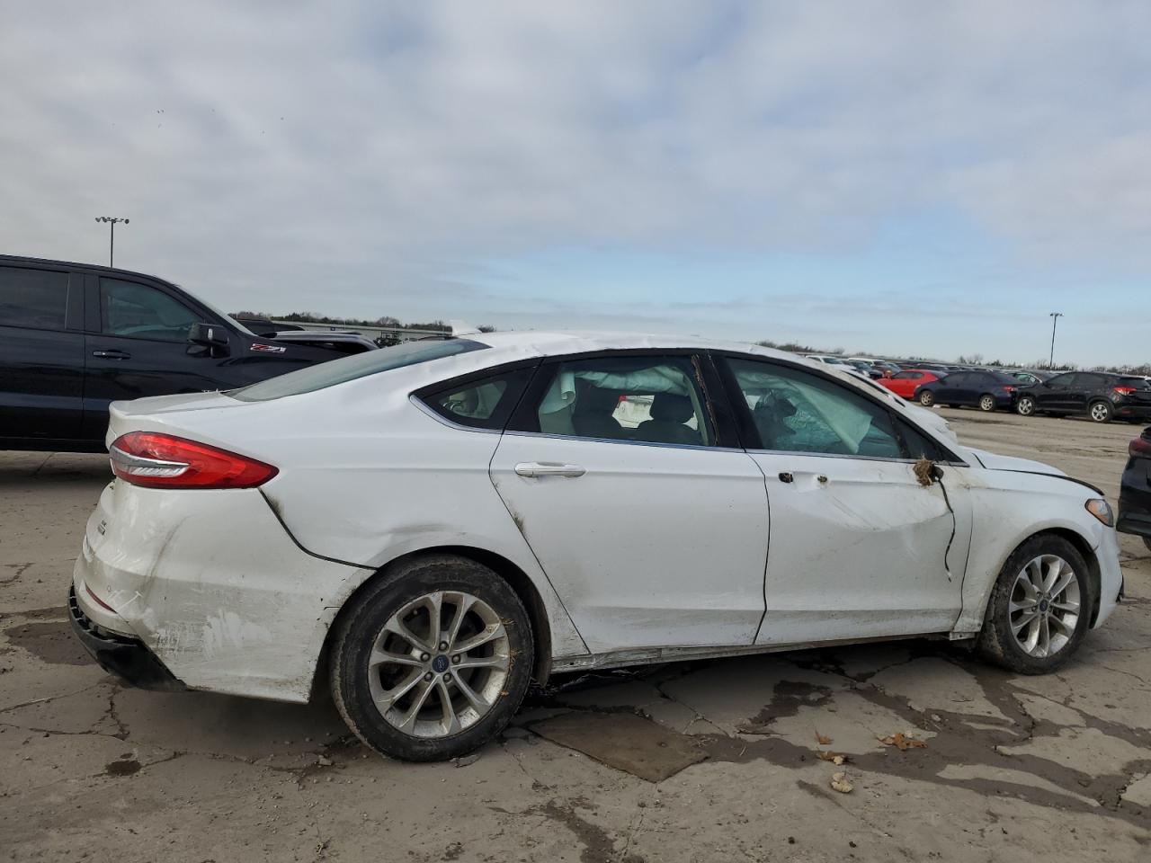 2019 Ford Fusion VIN 3FA6P0HDXKR224303 Copart auction photo, all over / minor dent/scratches damage thumbnail 3