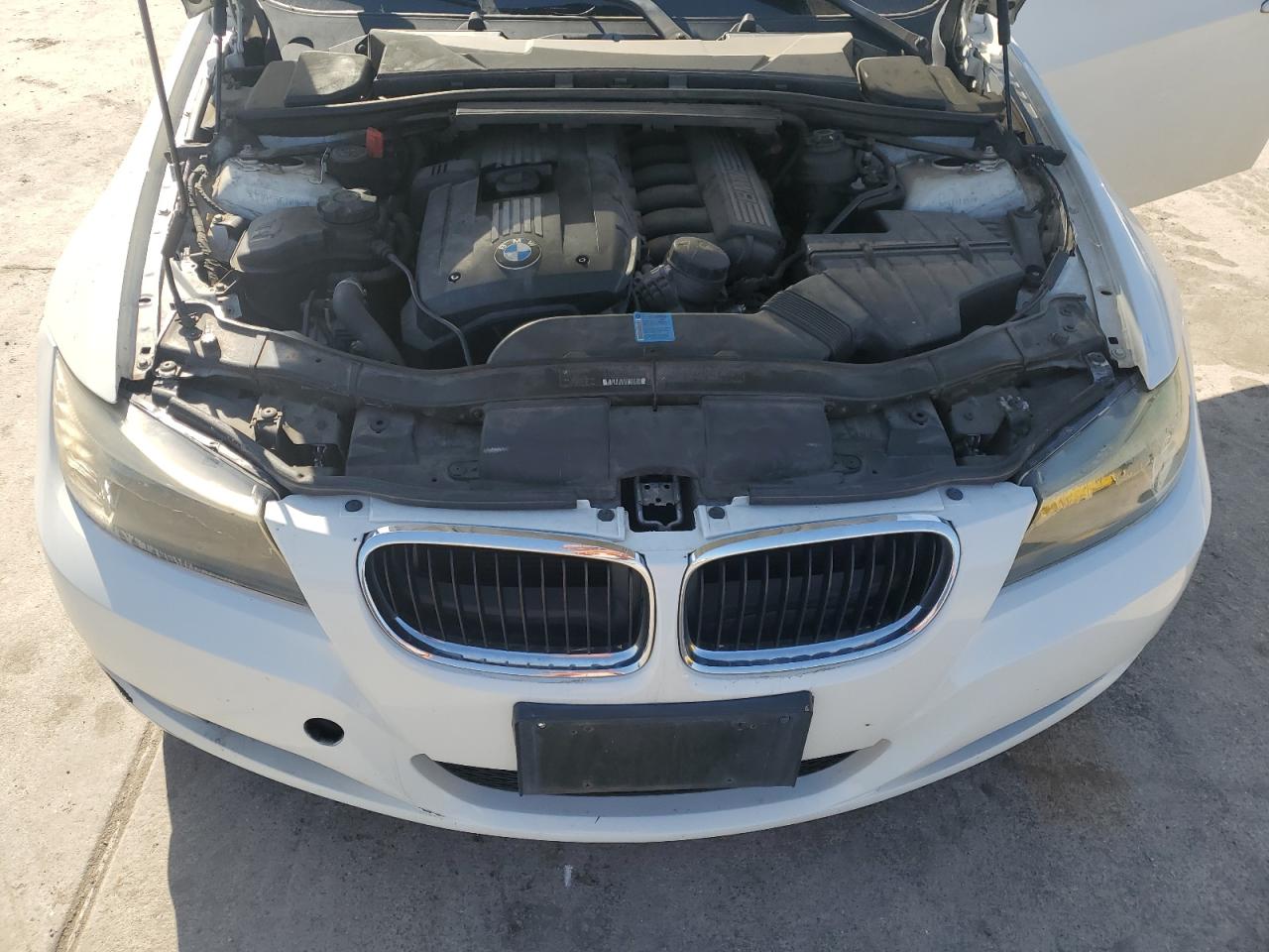 2011 BMW 3er VIN WBAPH5G57BNM75945 Copart auction photo, mechanical damage thumbnail 11