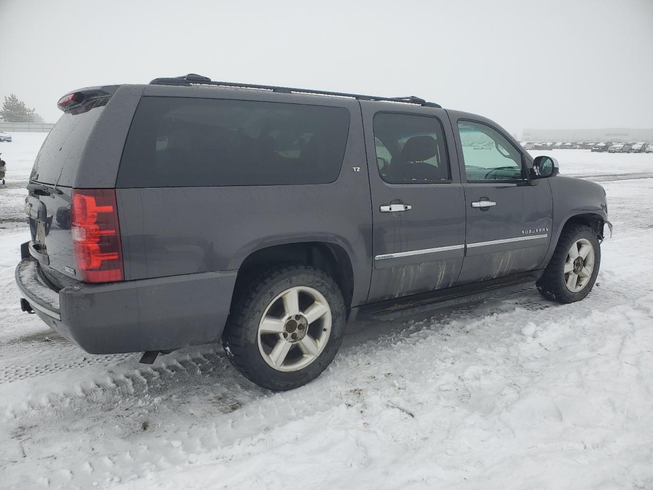 2011 Chevrolet Suburban VIN 1GNSKKE32BR284318 Copart auction photo, front end / side damage thumbnail 3