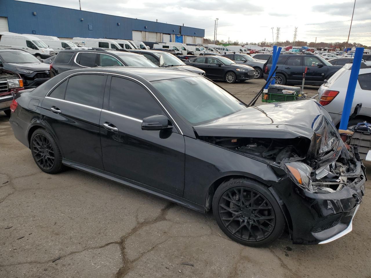 2016 Mercedes-Benz E-klasse VIN WDDHF5KB1GB234021 Copart auction photo, front end damage thumbnail 4