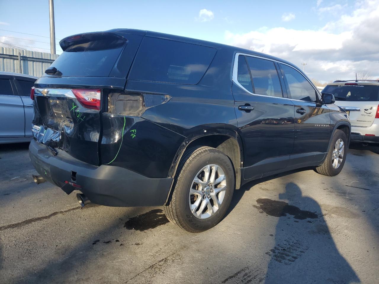 2018 Chevrolet Traverse VIN 1GNEVFKW0JJ224125 Copart auction photo, rear end damage thumbnail 3
