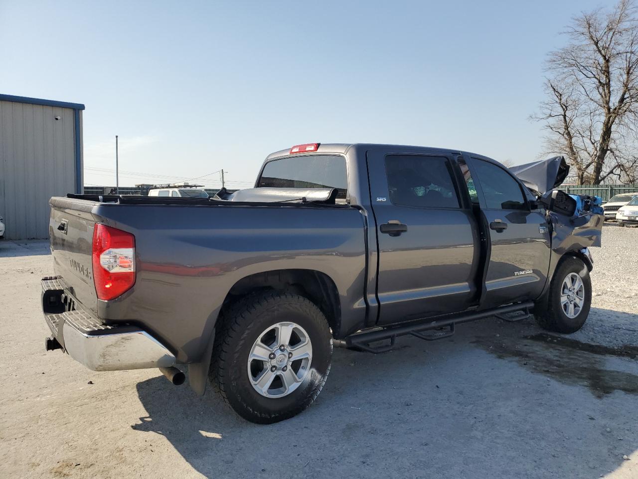 2015 Toyota Tundra VIN 5TFDW5F18FX438472 Copart auction photo, front end damage thumbnail 3