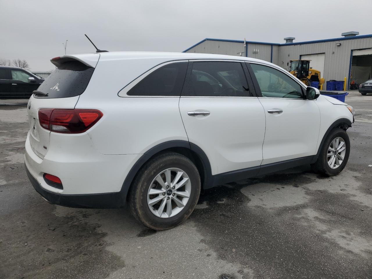 2019 KIA Sorento VIN 5XYPG4A36KG575632 Copart auction photo, front end / rear end damage thumbnail 3