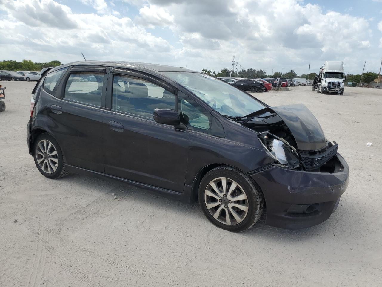 2013 Honda Fit VIN JHMGE8H53DC043300 Copart auction photo, front end / rear end damage thumbnail 4