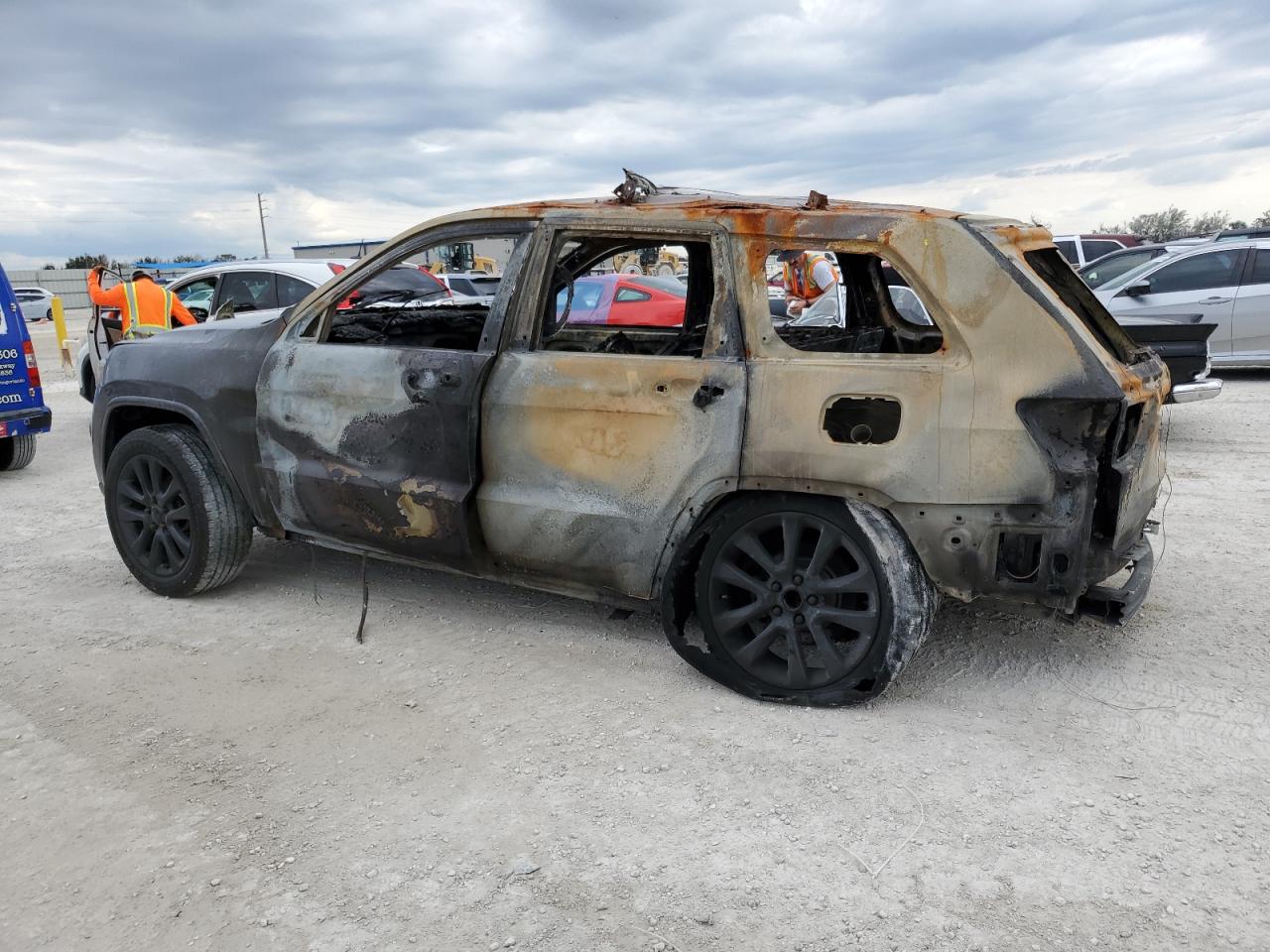 2020 Jeep Grand Cherokee VIN 1C4RJEAG4LC328960 Copart auction photo, burn / minor dent/scratches damage thumbnail 2