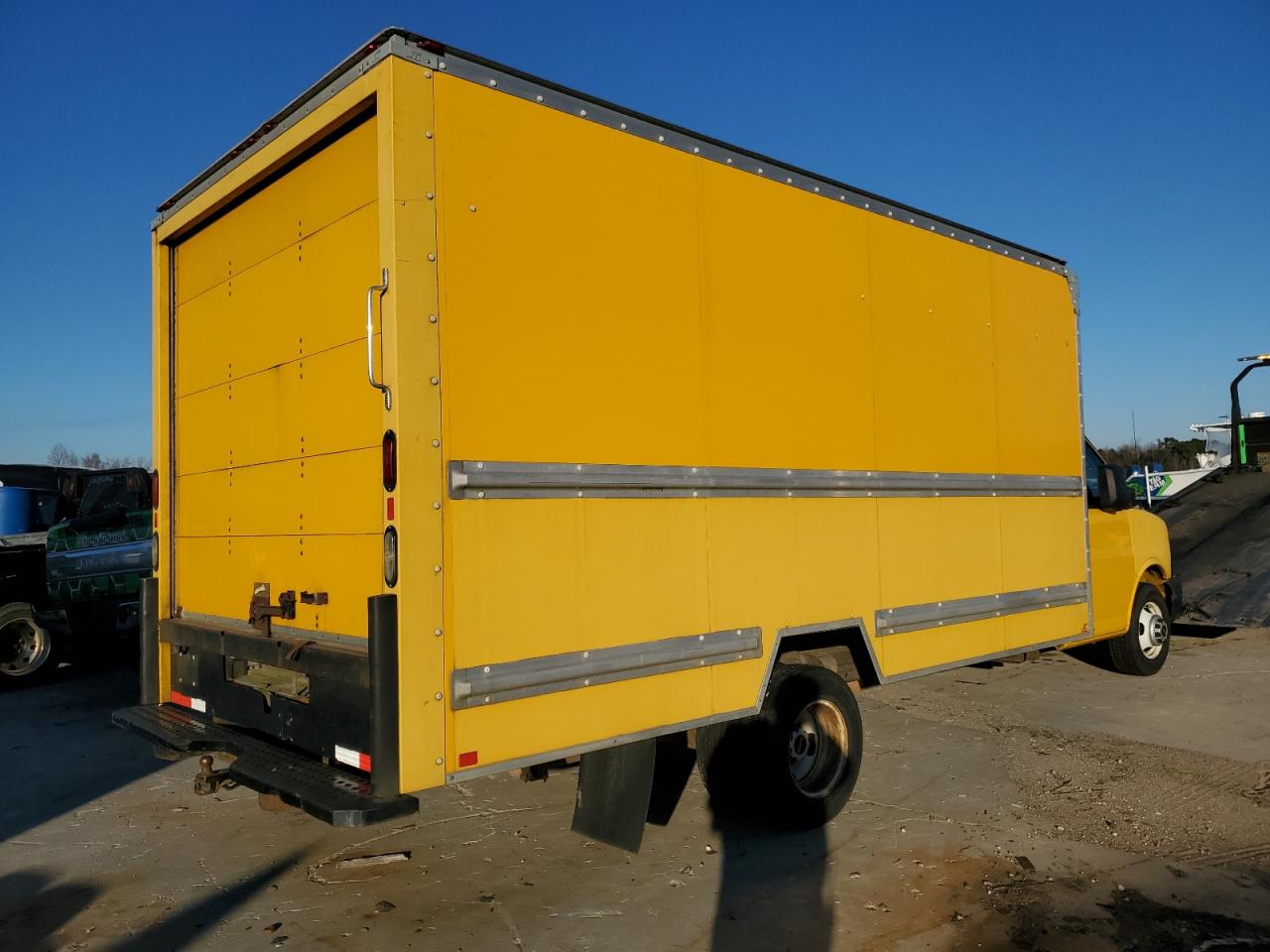 2011 GMC Savana VIN 1GD374CG1B1906093 Copart auction photo, front end damage thumbnail 3