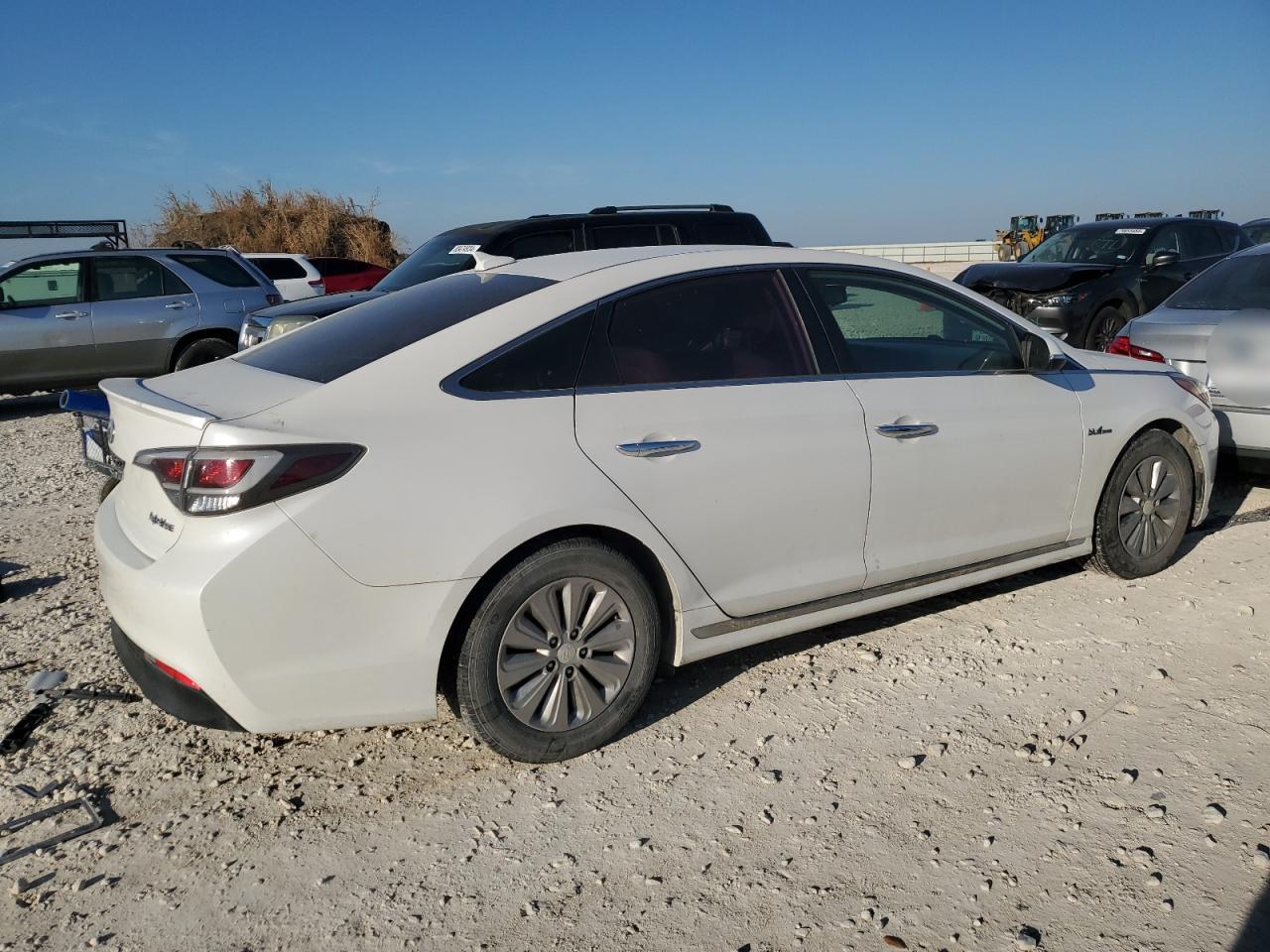 2017 Hyundai Sonata VIN KMHE24L1XHA043502 Copart auction photo, normal wear / minor dent/scratches damage thumbnail 3