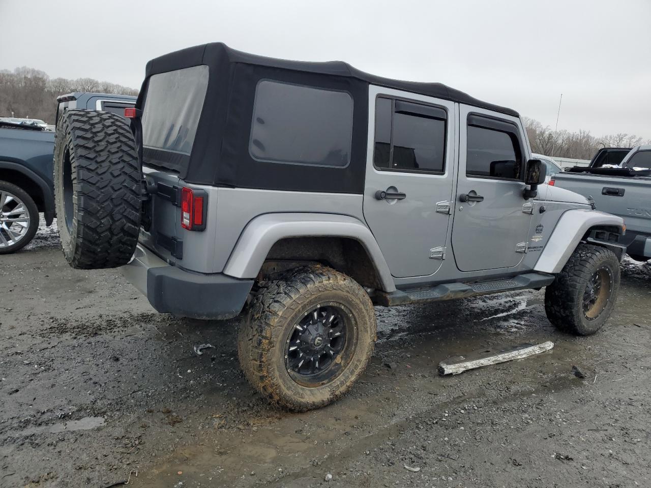 2015 Jeep Wrangler VIN 1C4BJWEG7FL529158 Copart auction photo, vandalism damage thumbnail 3