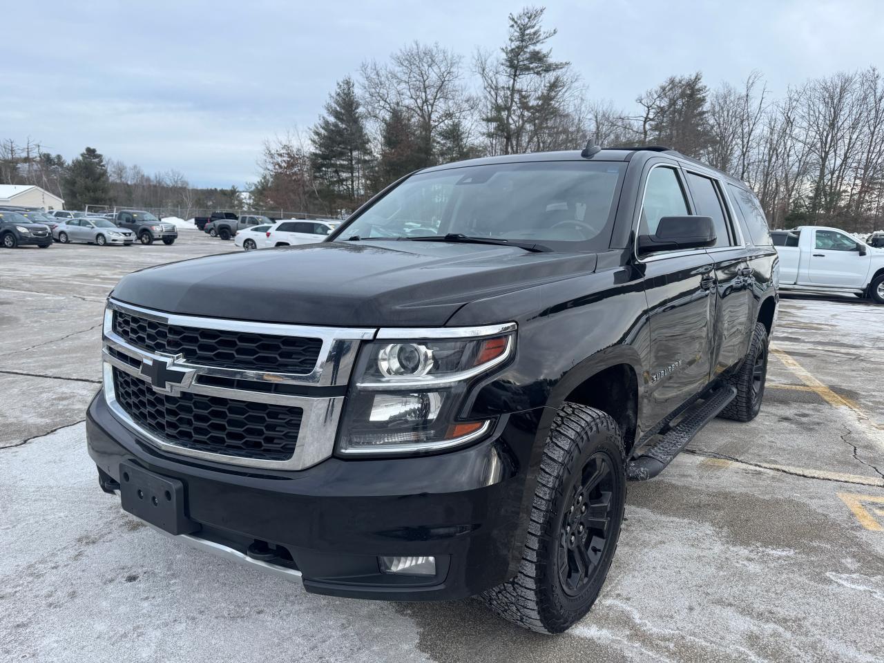 2018 Chevrolet Suburban VIN 1GNSKHKC0JR401240 Copart auction photo, normal wear / minor dent/scratches damage thumbnail 2