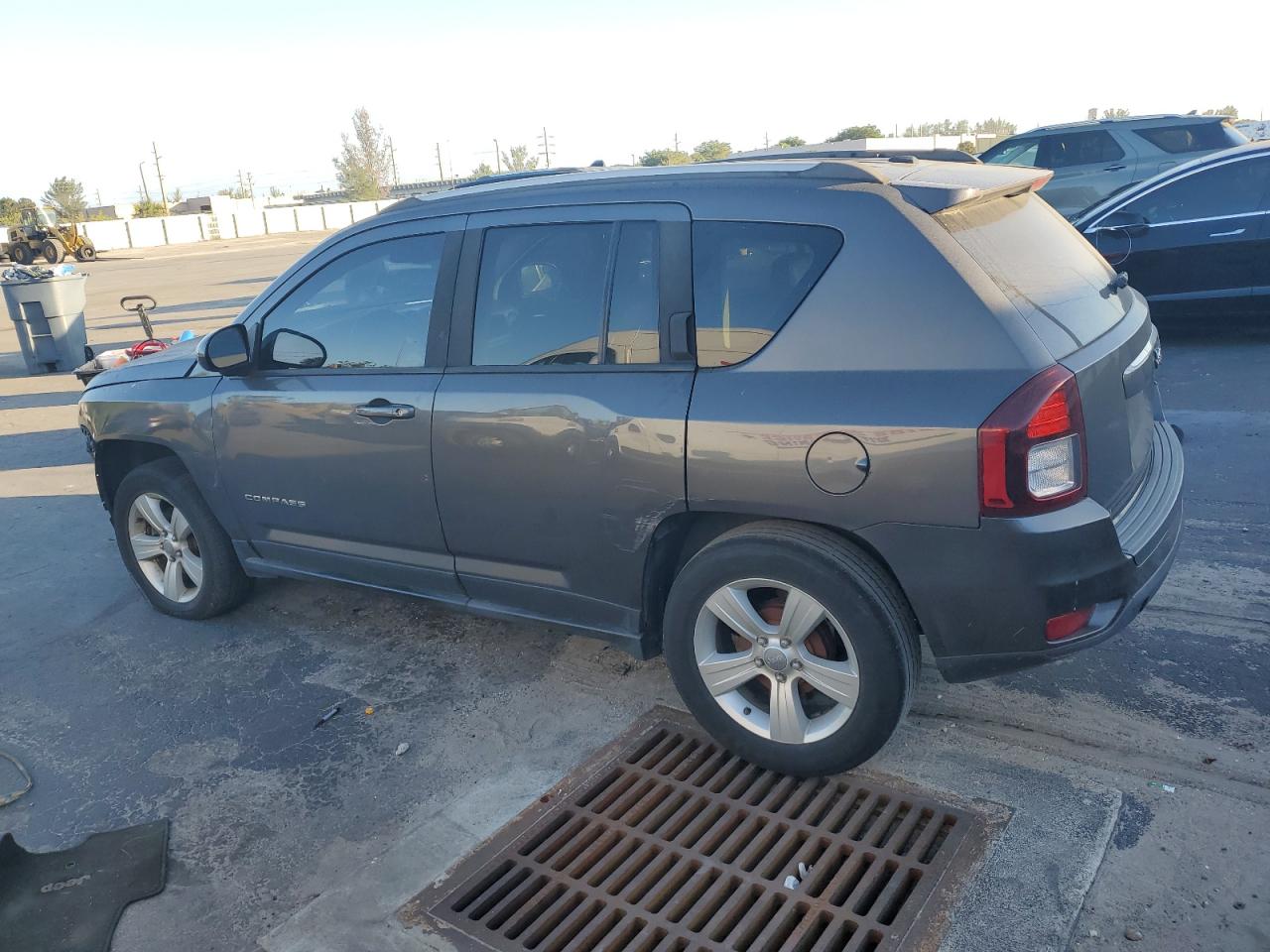 2016 Jeep Compass VIN 1C4NJCEA0GD612868 Copart auction photo, frame damage / front end damage thumbnail 2