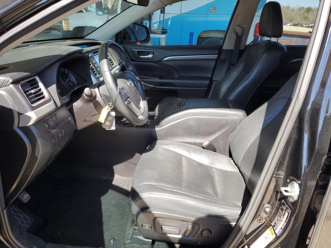 2017 Toyota Highlander VIN 5TDYZRFHXHS213752 Copart auction photo, front end damage thumbnail 7