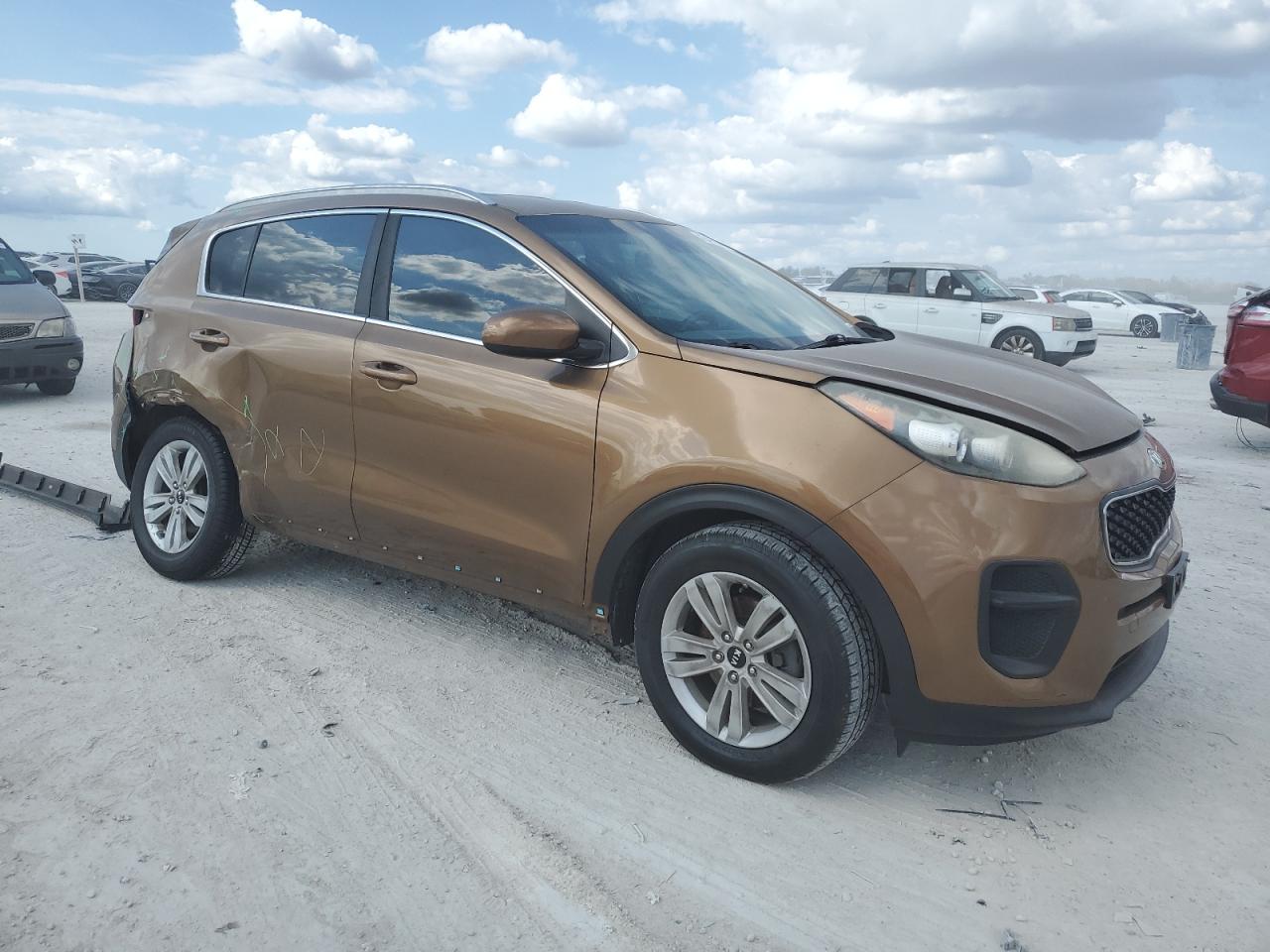 2017 KIA Sportage VIN KNDPM3AC7H7069557 Copart auction photo, side / minor dent/scratches damage thumbnail 4