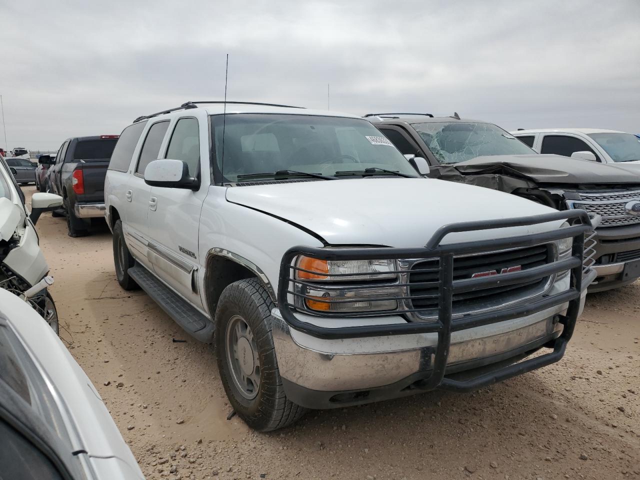2002 GMC Yukon VIN 1GKEC16ZX2J182381 Copart auction photo, mechanical damage thumbnail 4