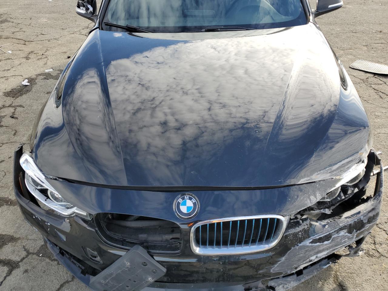 2018 BMW 3er VIN WBA8E1C5XJA756963 Copart auction photo, front end / undercarriage damage thumbnail 12