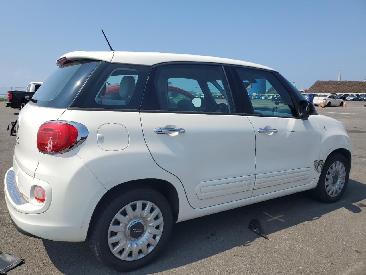 2016 Fiat 500 VIN ZFBCFAAH1GZ038383 Copart auction photo, minor dent/scratches damage thumbnail 3