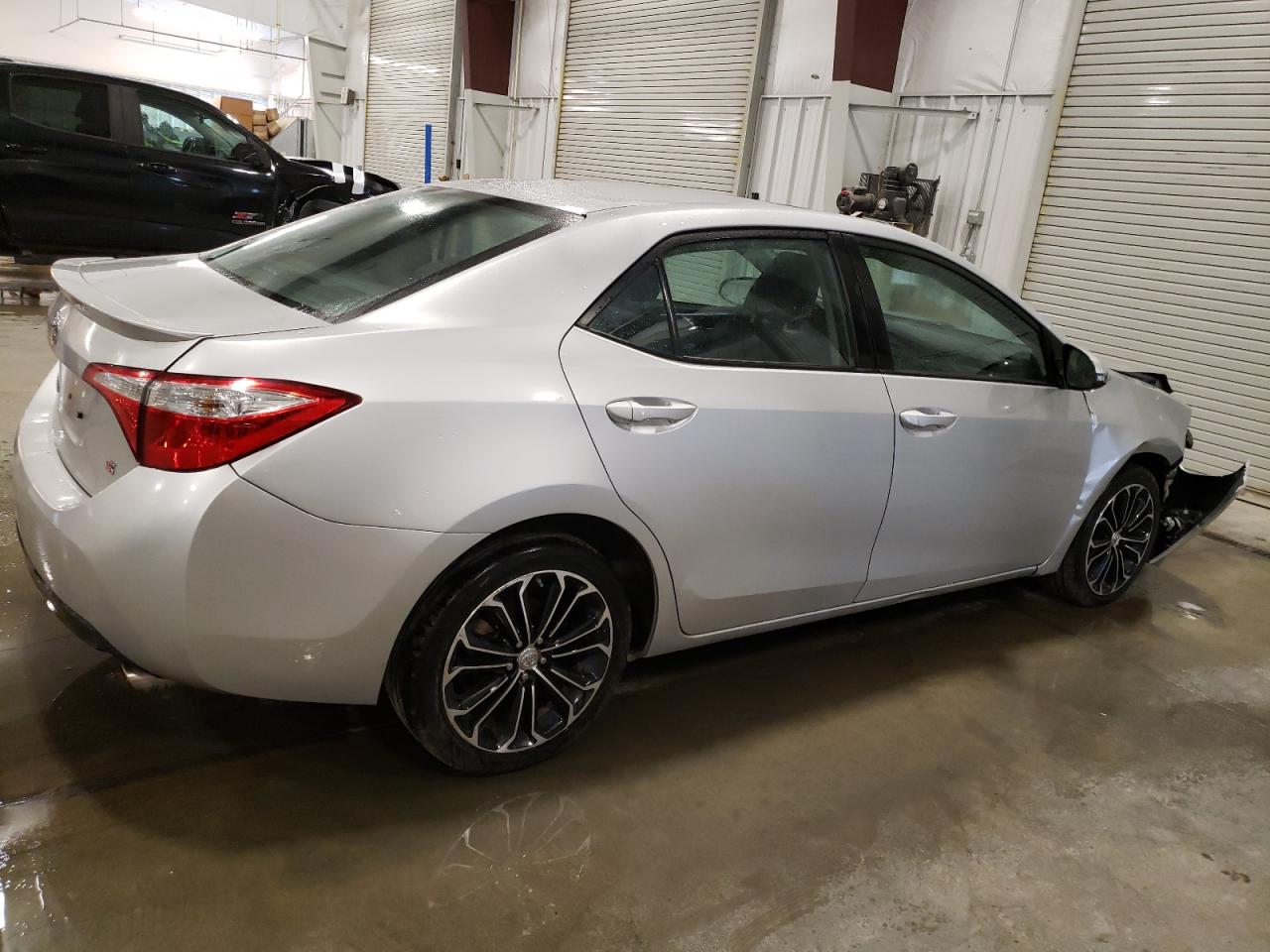 2015 Toyota Corolla VIN 2T1BURHE3FC261994 Copart auction photo, front end / side damage thumbnail 3