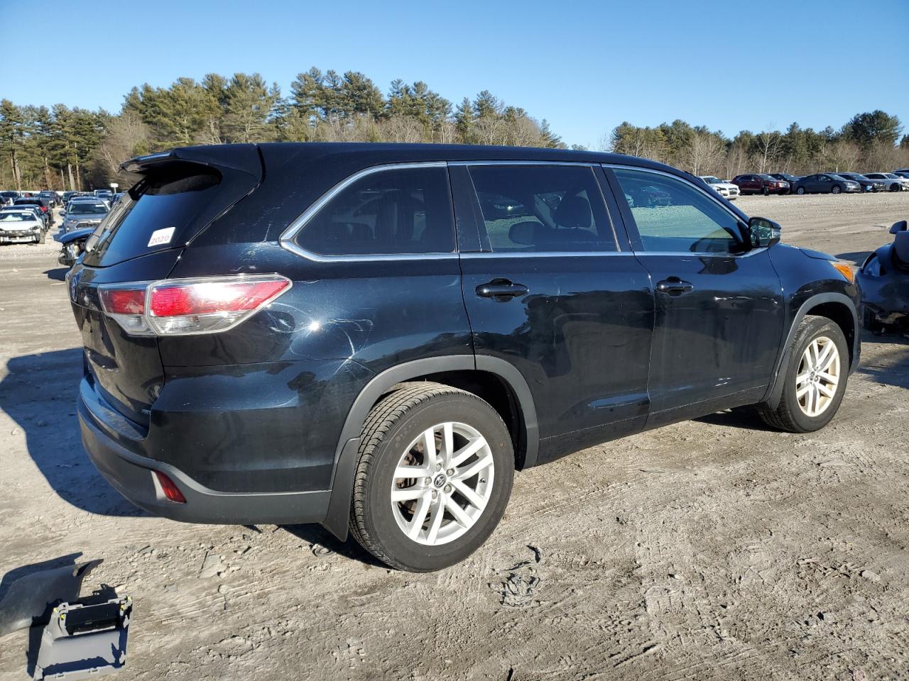 2016 Toyota Highlander VIN 5TDBKRFHXGS274379 Copart auction photo, vandalism damage thumbnail 3