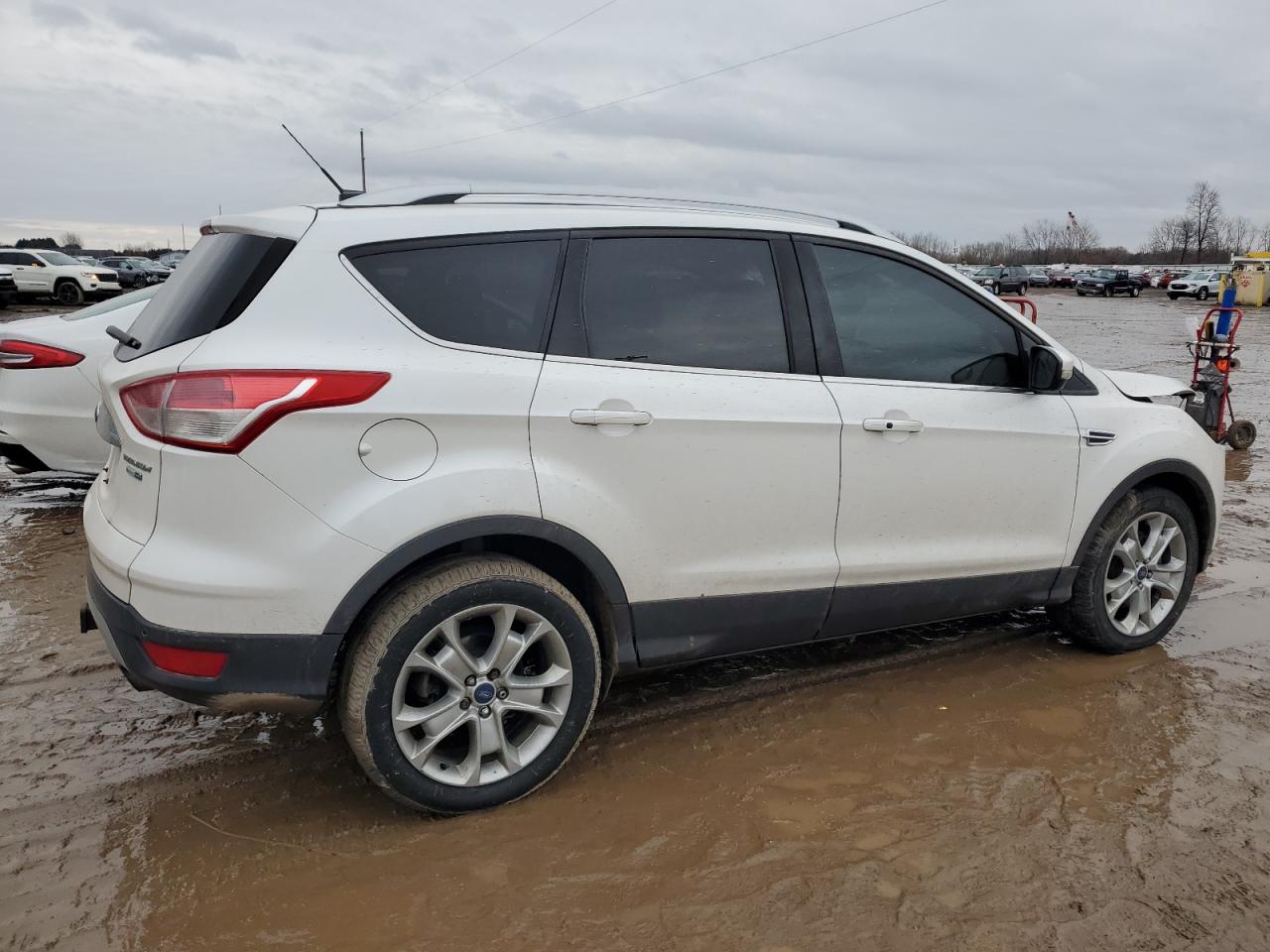 2015 Ford Escape VIN 1FMCU9J92FUC30087 Copart auction photo, front end / minor dent/scratches damage thumbnail 3