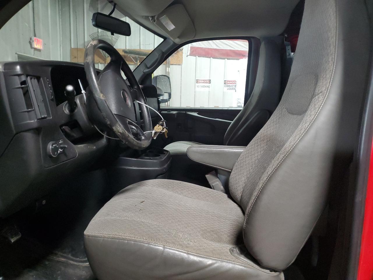 2015 GMC Savana VIN 1GTZ7TCG1F1249701 Copart auction photo, normal wear damage thumbnail 7