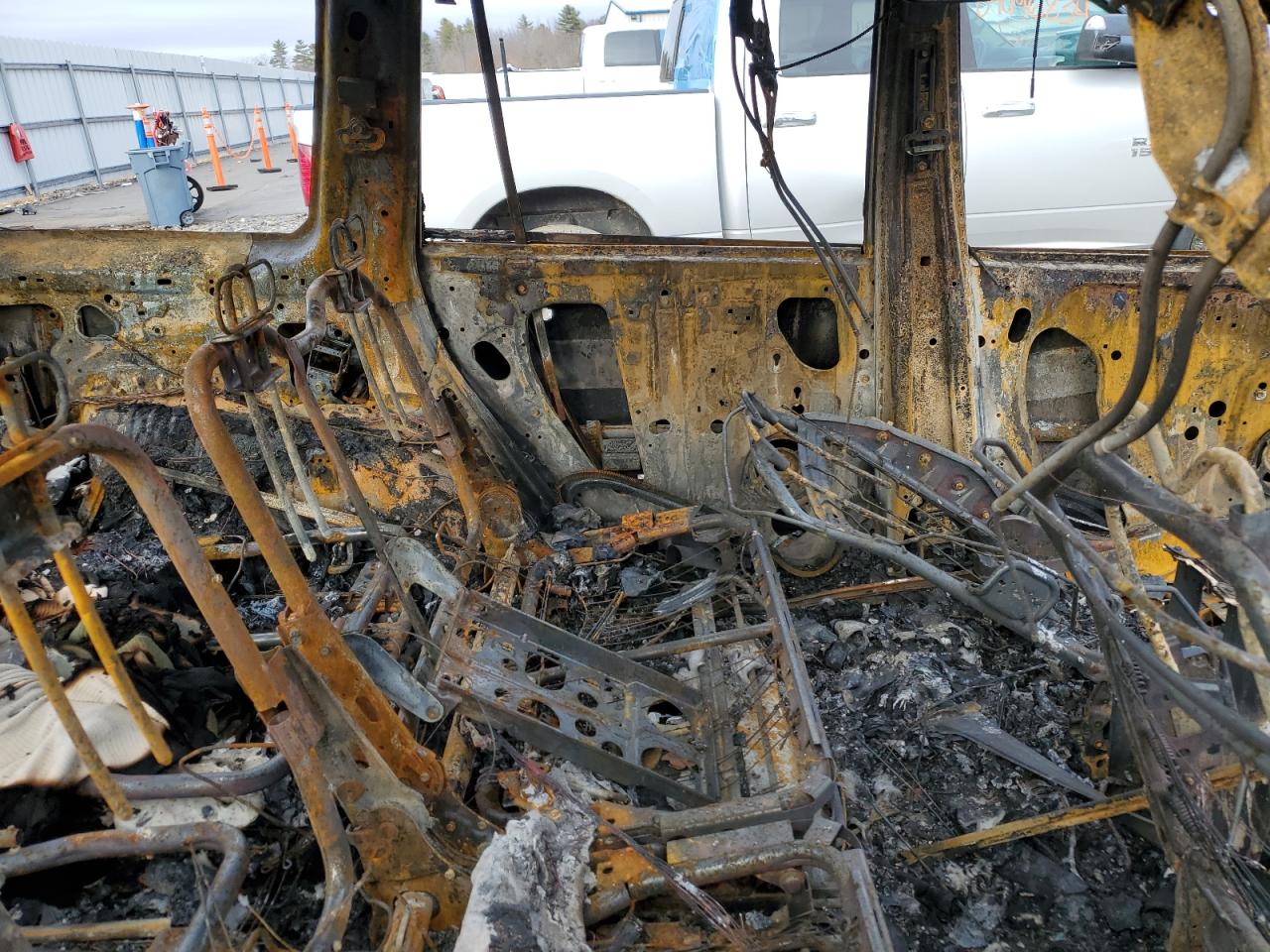 2008 Honda Pilot VIN 5FNYF185X8B001600 Copart auction photo, burn damage thumbnail 11