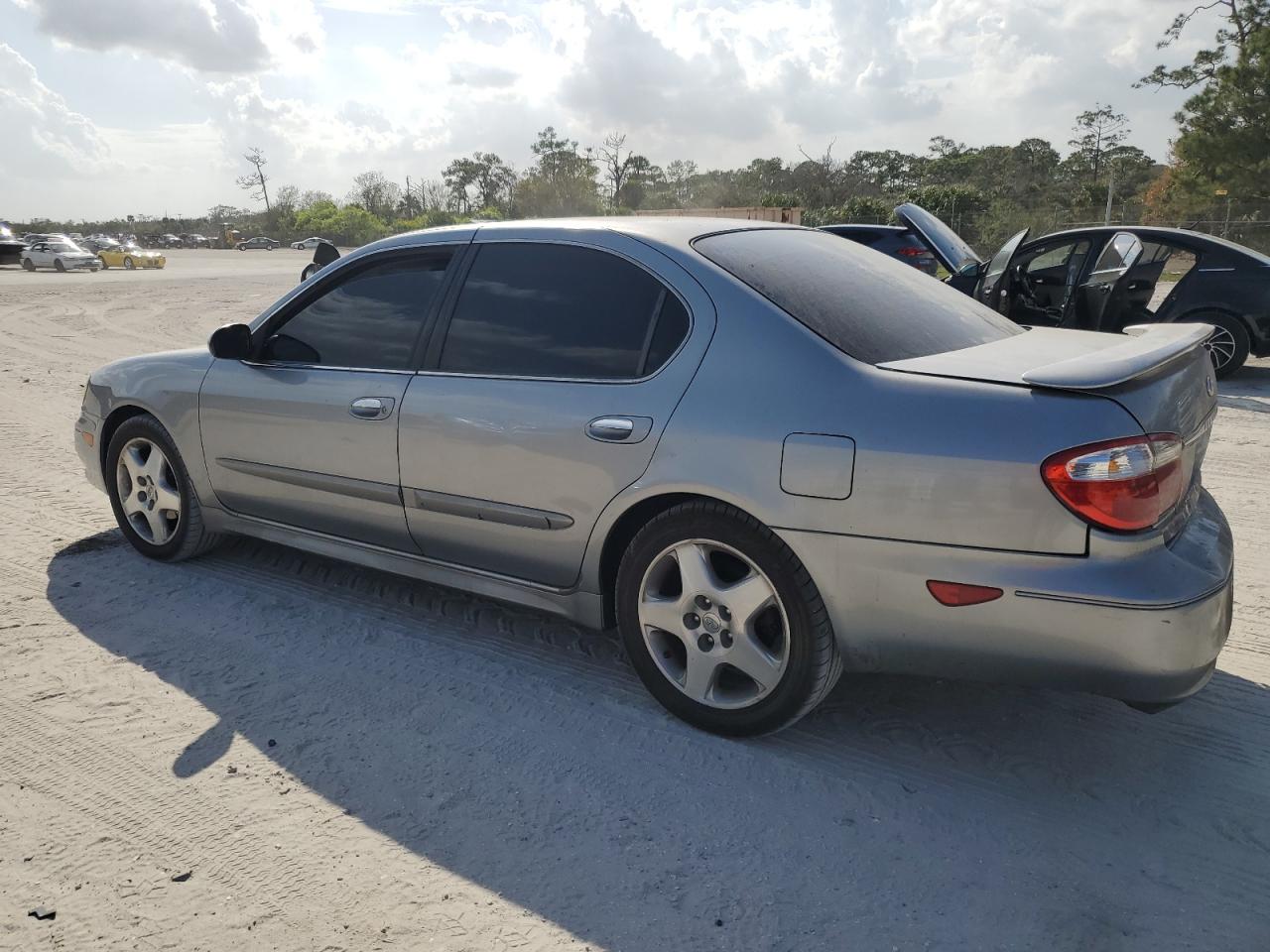 2000 Infiniti I VIN JNKCA31A0YT123308 Copart auction photo, rear end / minor dent/scratches damage thumbnail 2
