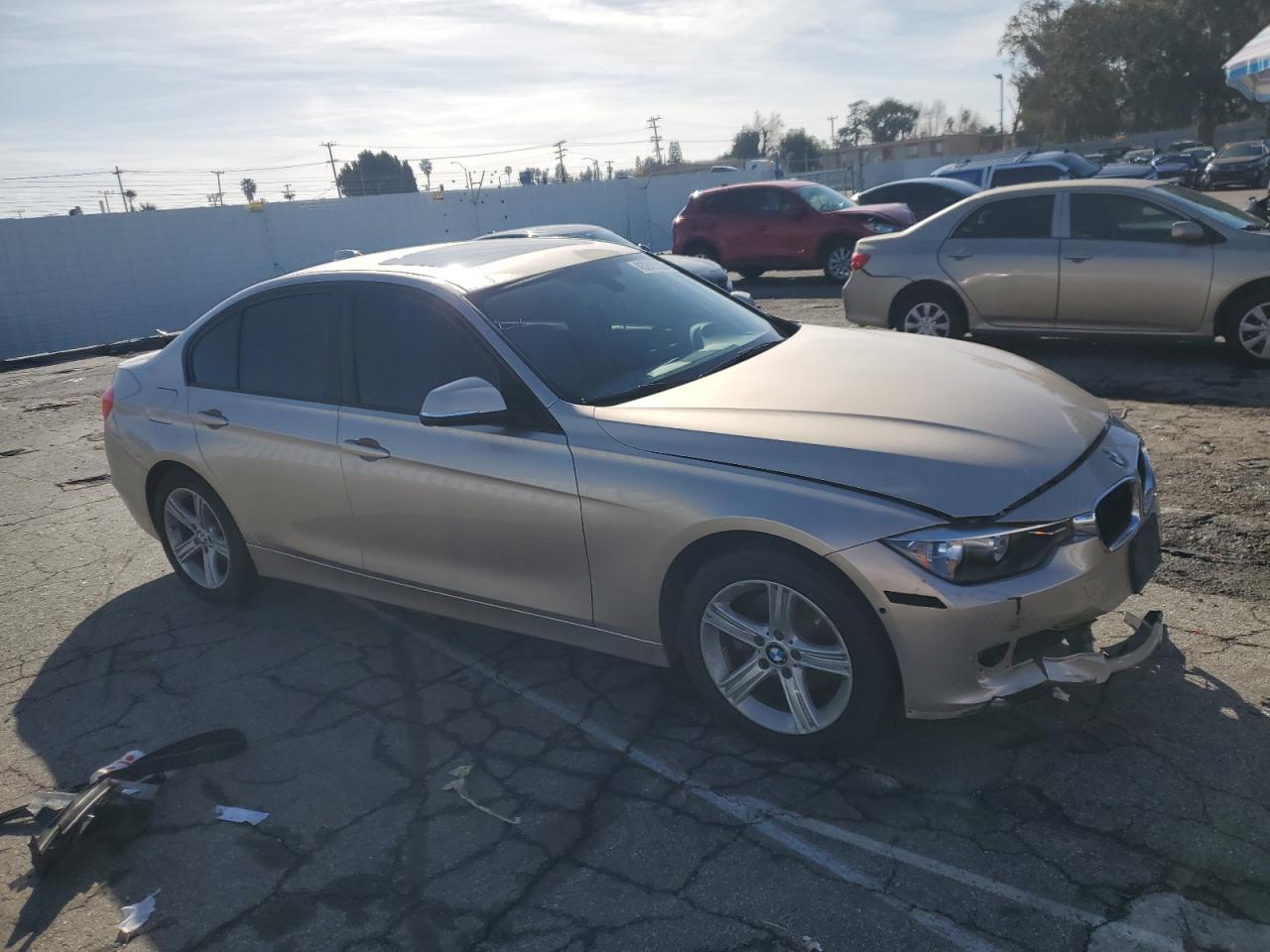 2013 BMW 3er VIN WBA3C1C5XDF437988 Copart auction photo, front end / undercarriage damage thumbnail 4