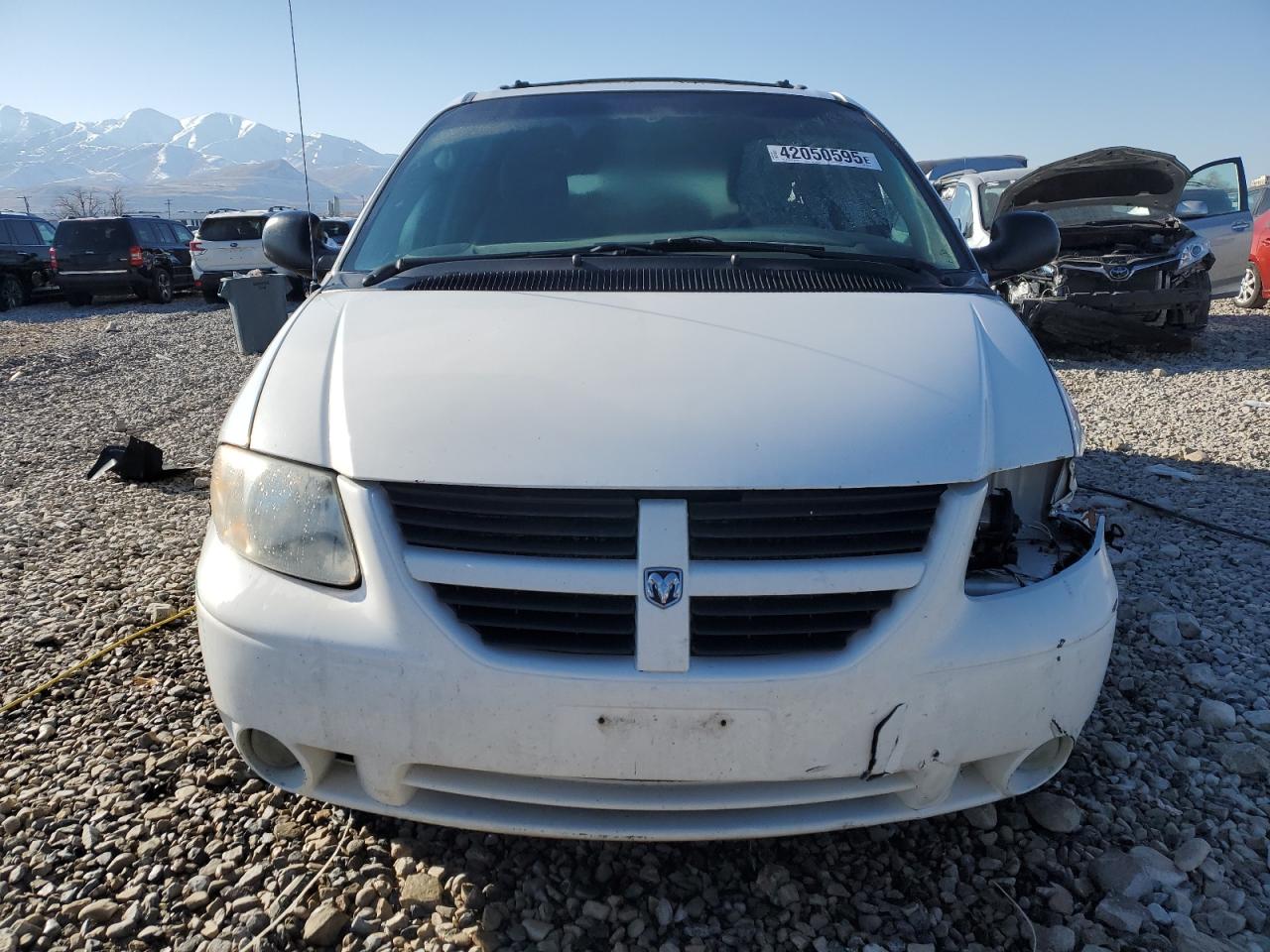 2005 Dodge Caravan VIN 2D4GP44L25R204689 Copart auction photo, side damage thumbnail 5