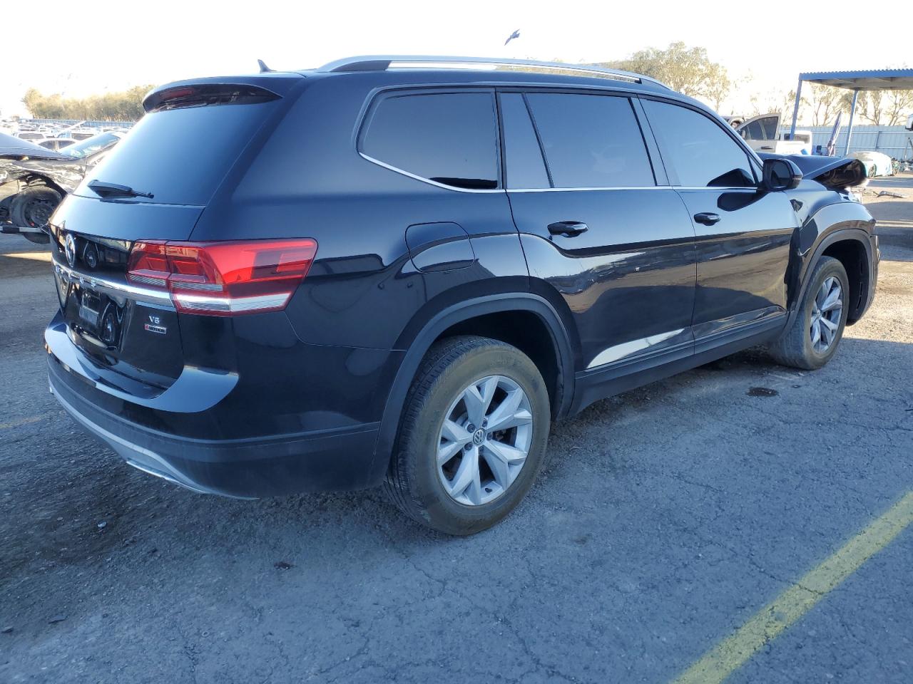 2018 Volkswagen Atlas VIN 1V2GR2CA0JC545974 Copart auction photo, front end damage thumbnail 3