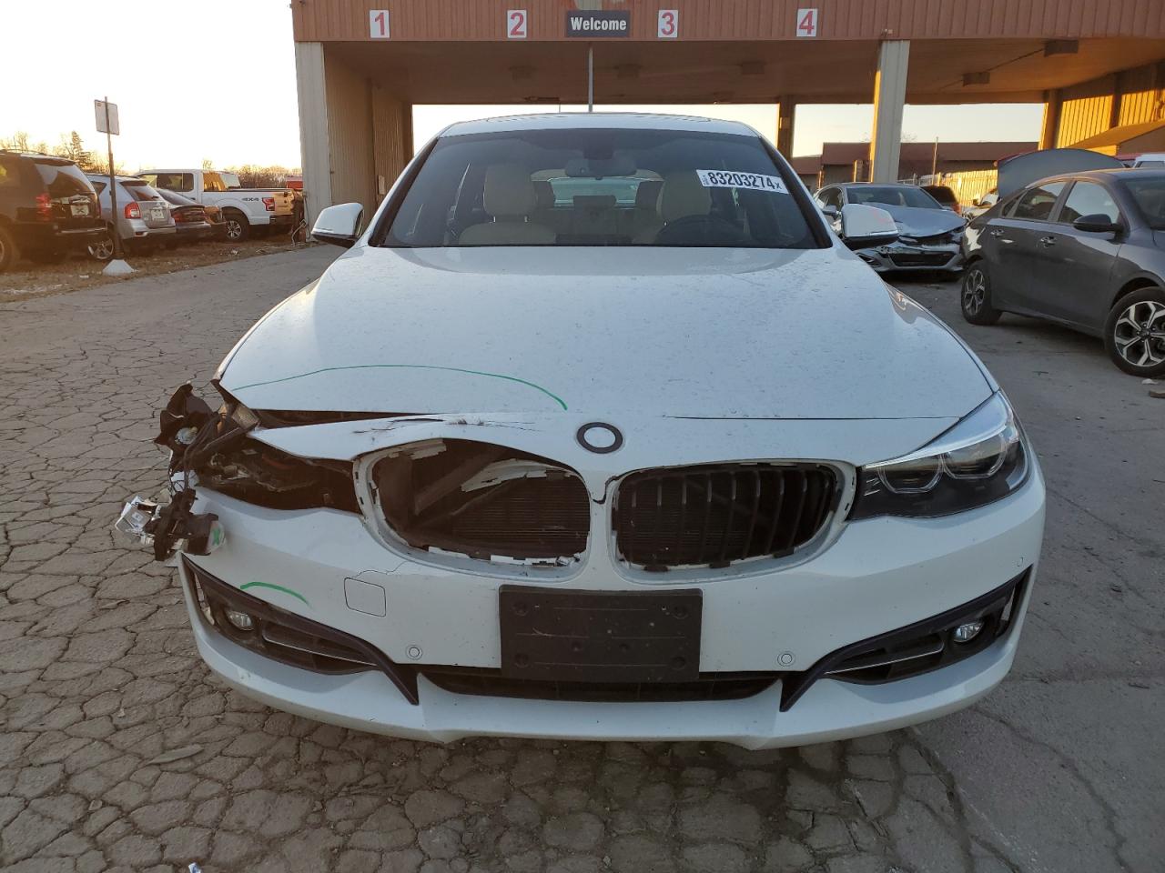 2018 BMW 3er VIN WBA8Z9C57JB220596 Copart auction photo, front end / minor dent/scratches damage thumbnail 5