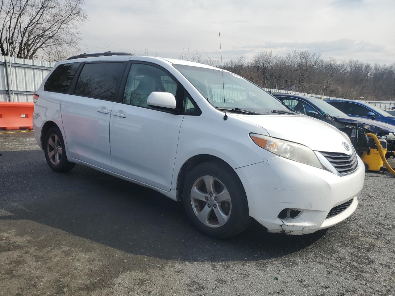 2014 Toyota Sienna VIN 5TDKK3DC7ES485170 Copart auction photo, rear end / front end damage thumbnail 4