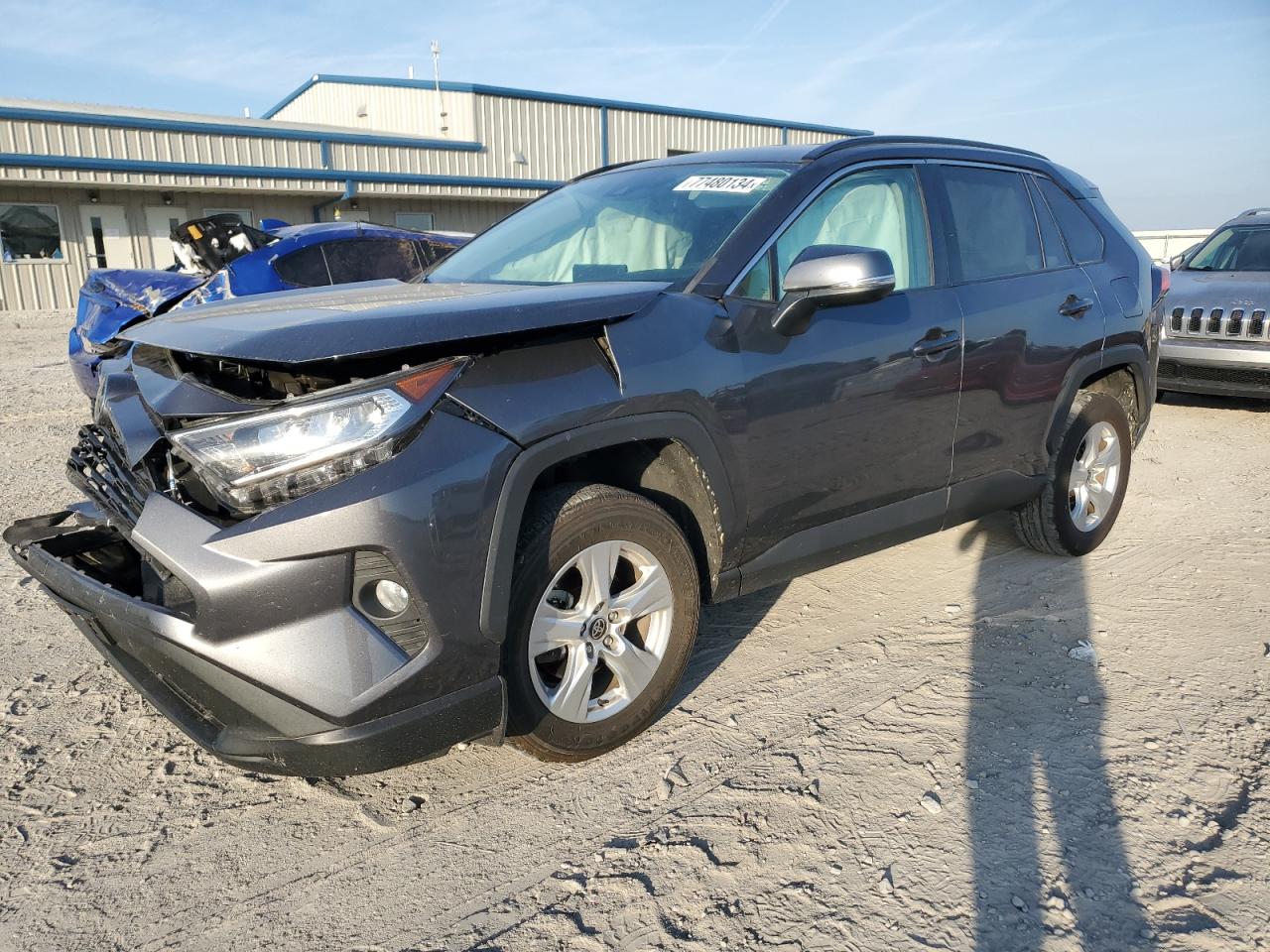 2021 Toyota RAV 4 VIN 2T3P1RFV1MW220204