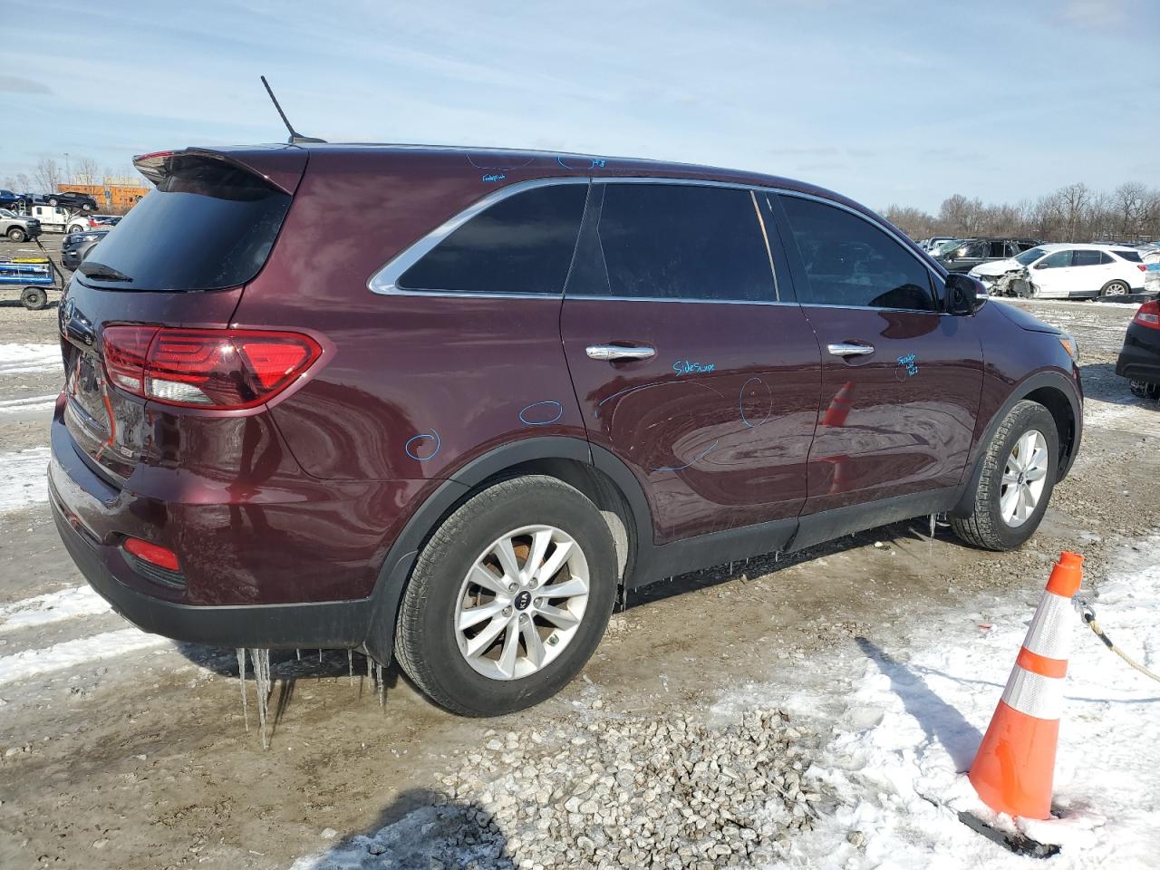 2019 KIA Sorento VIN 5XYPG4A38KG575440 Copart auction photo, vandalism damage thumbnail 3