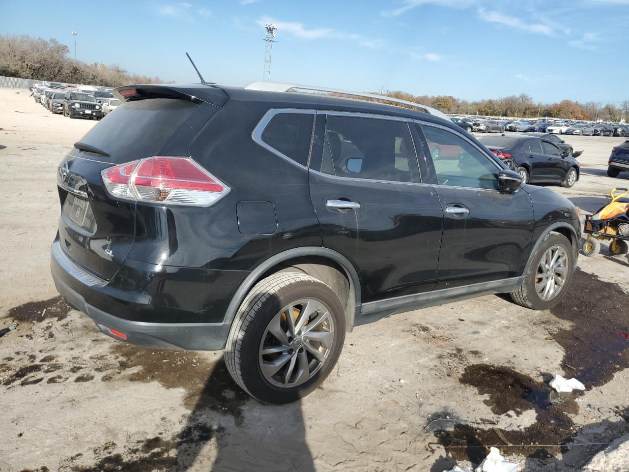 2015 Nissan Rogue VIN 5N1AT2MTXFC807169 Copart auction photo, front end / minor dent/scratches damage thumbnail 3